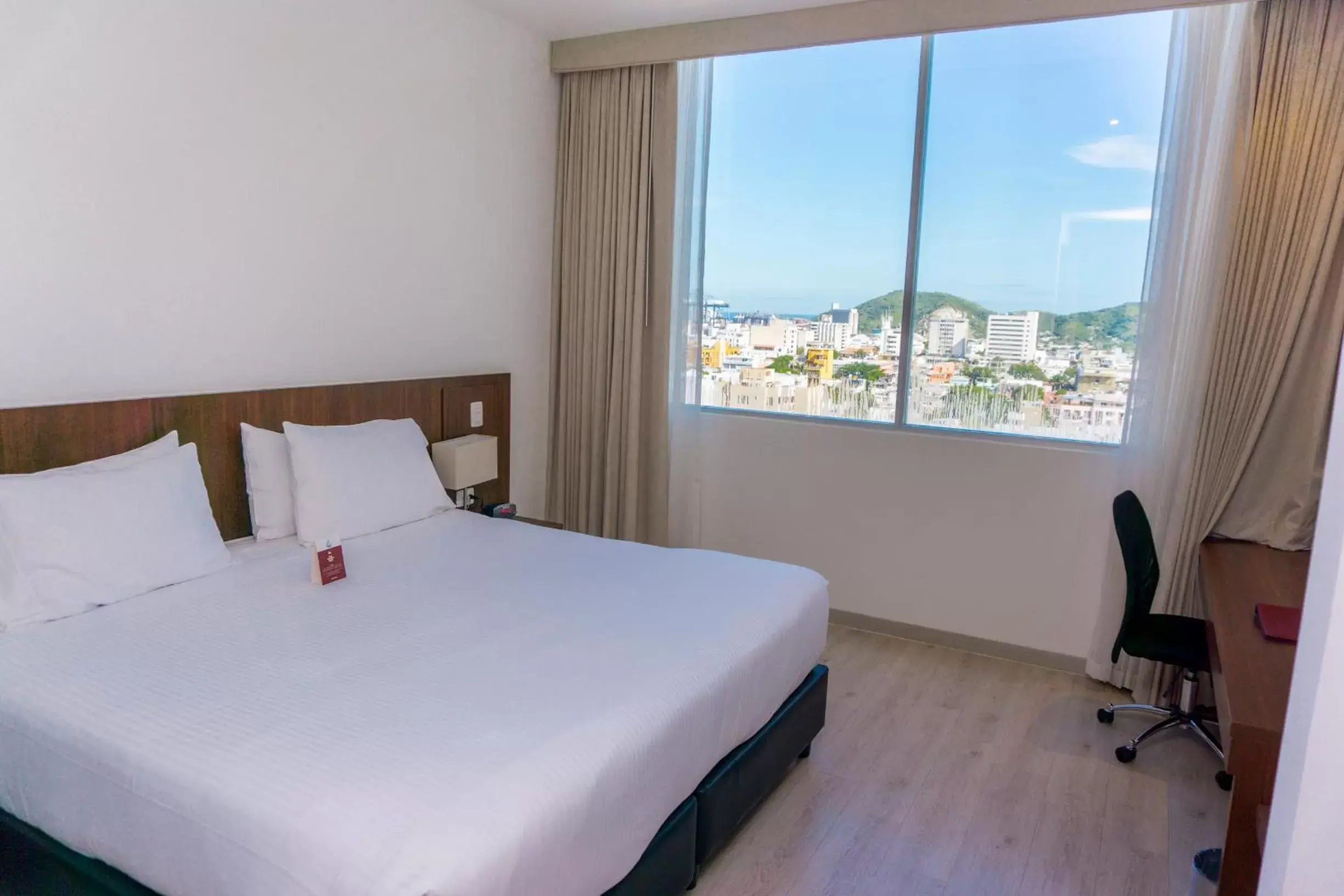 Sea view, Bed in Best Western Plus Santa Marta Hotel