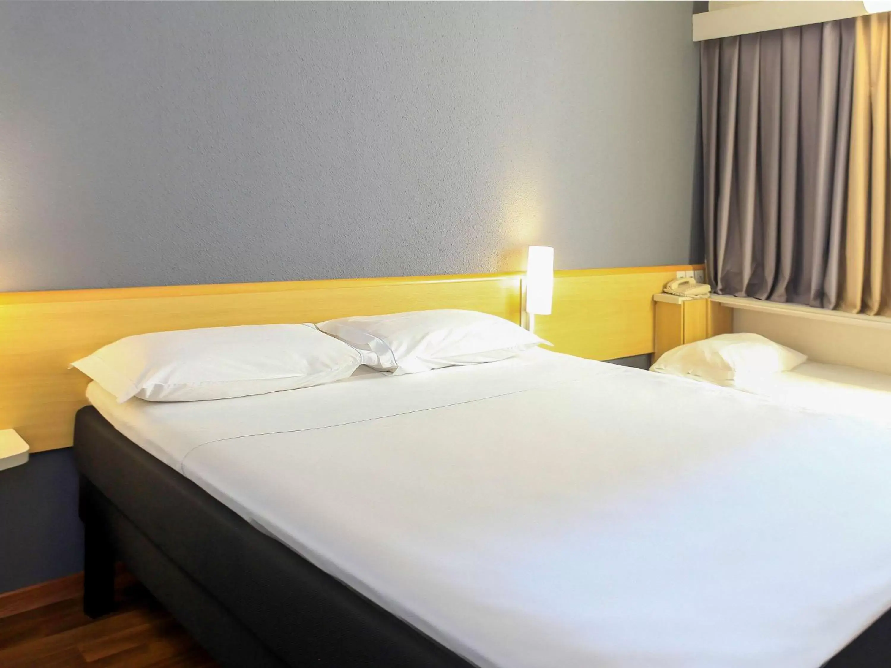 Photo of the whole room, Bed in ibis Sao Jose dos Campos Colinas