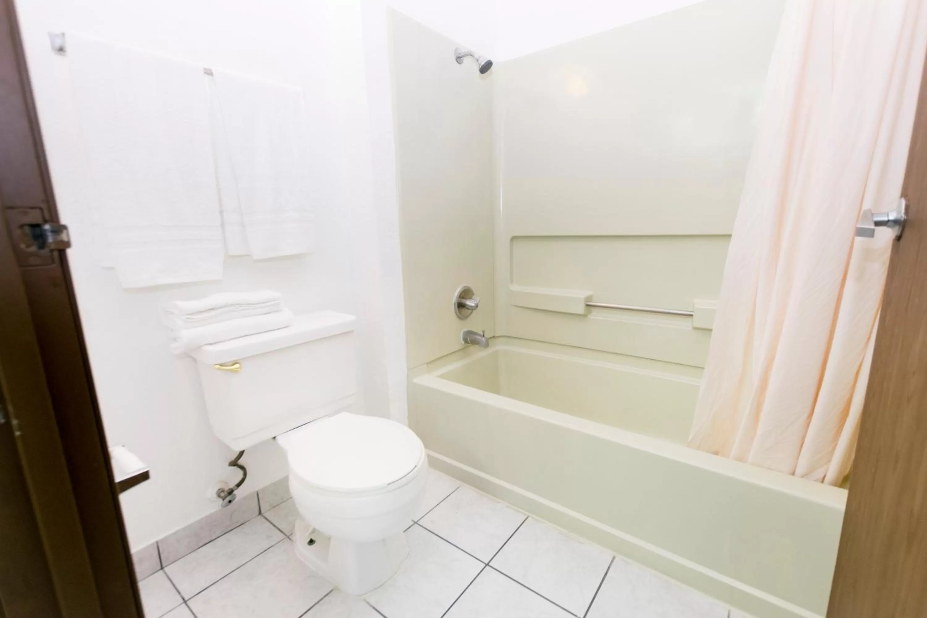 Bathroom in Morada Inn