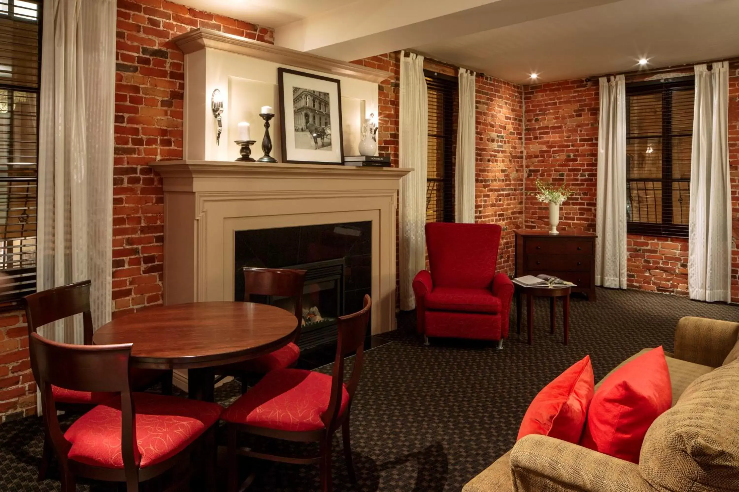 Seating Area in Hotel Nelligan