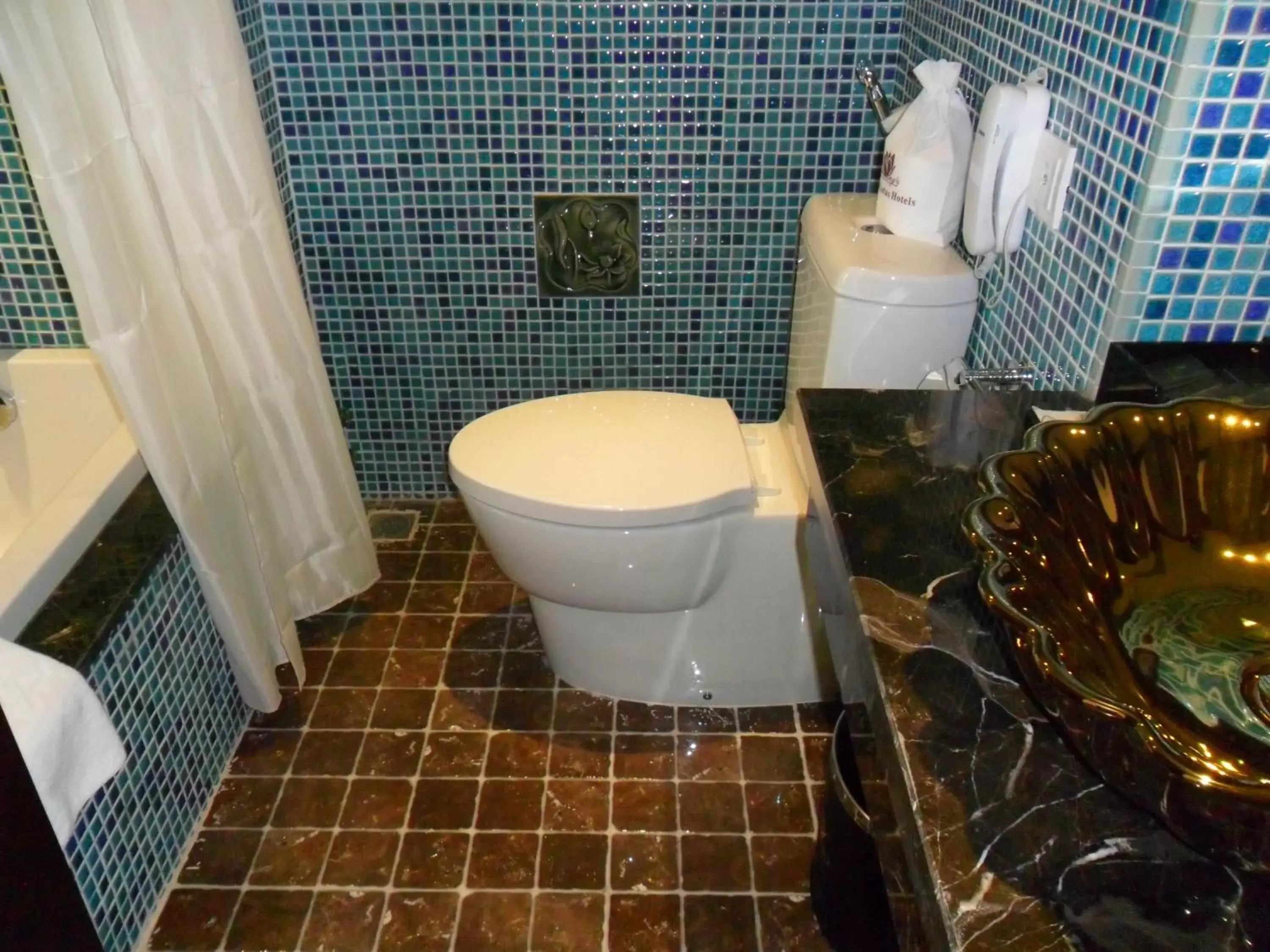 Bathroom in Golden Lotus Luxury Hotel