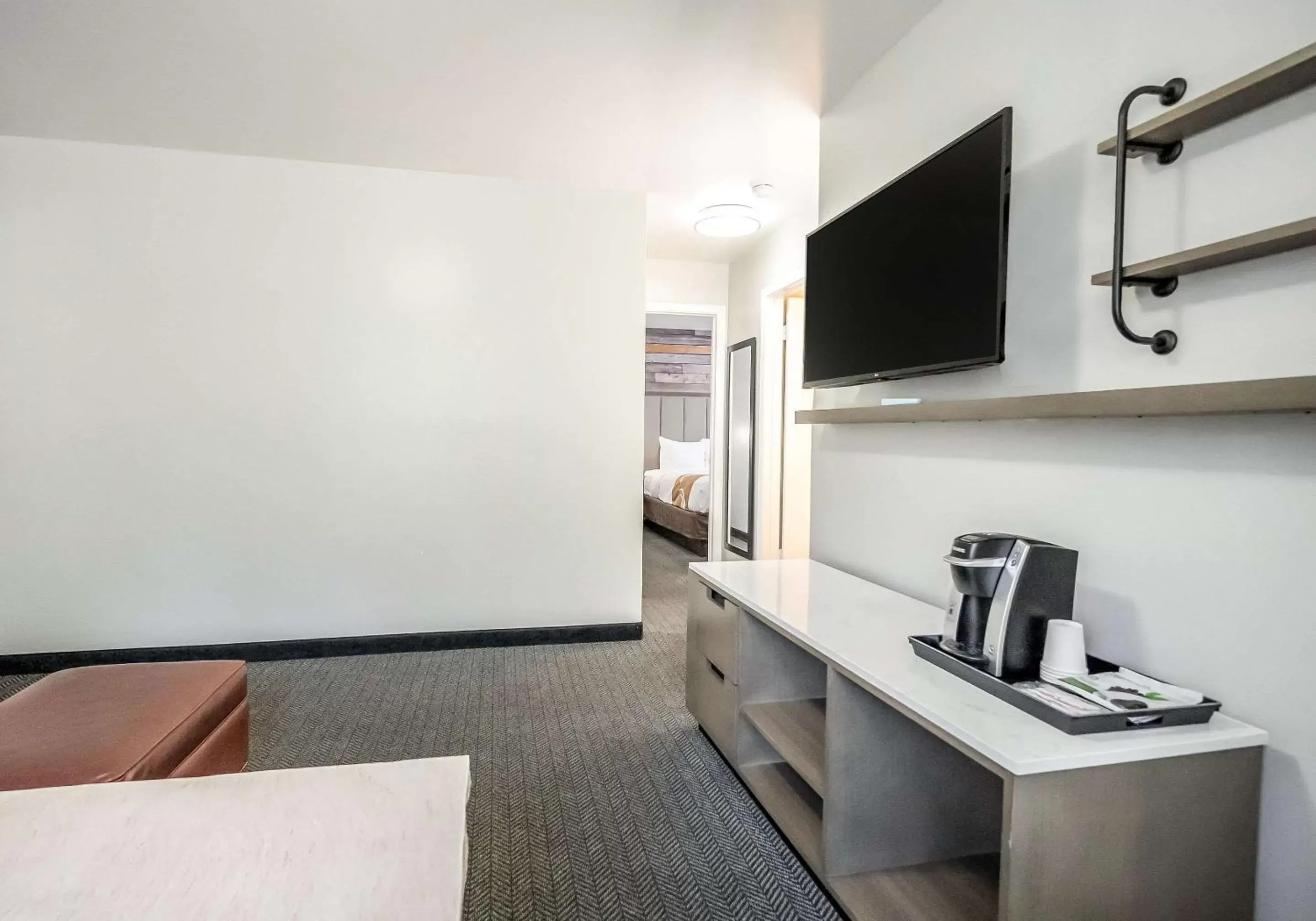 Photo of the whole room, TV/Entertainment Center in Quality Inn South Lake Tahoe