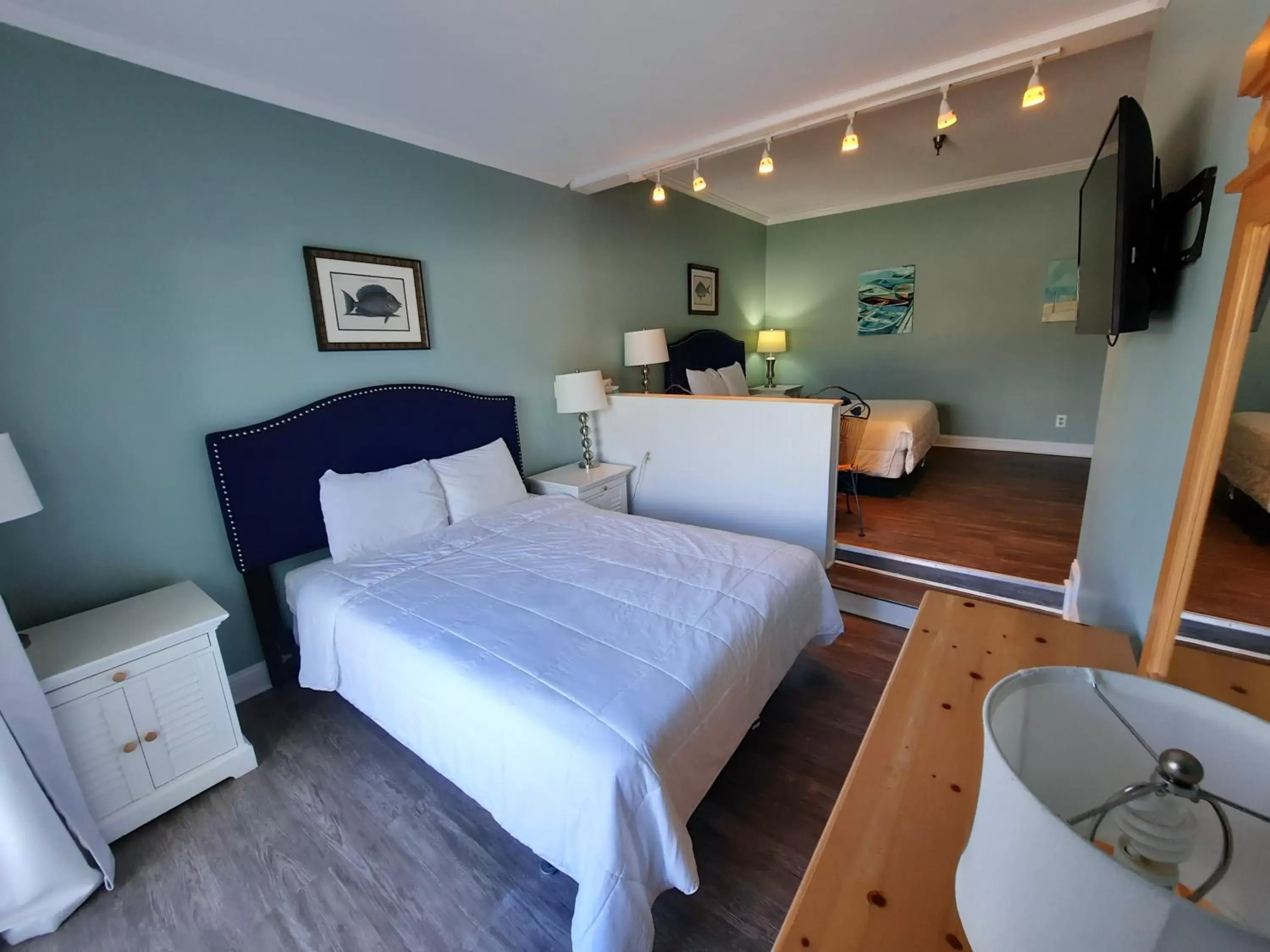 Bedroom, Bed in Palm Suites