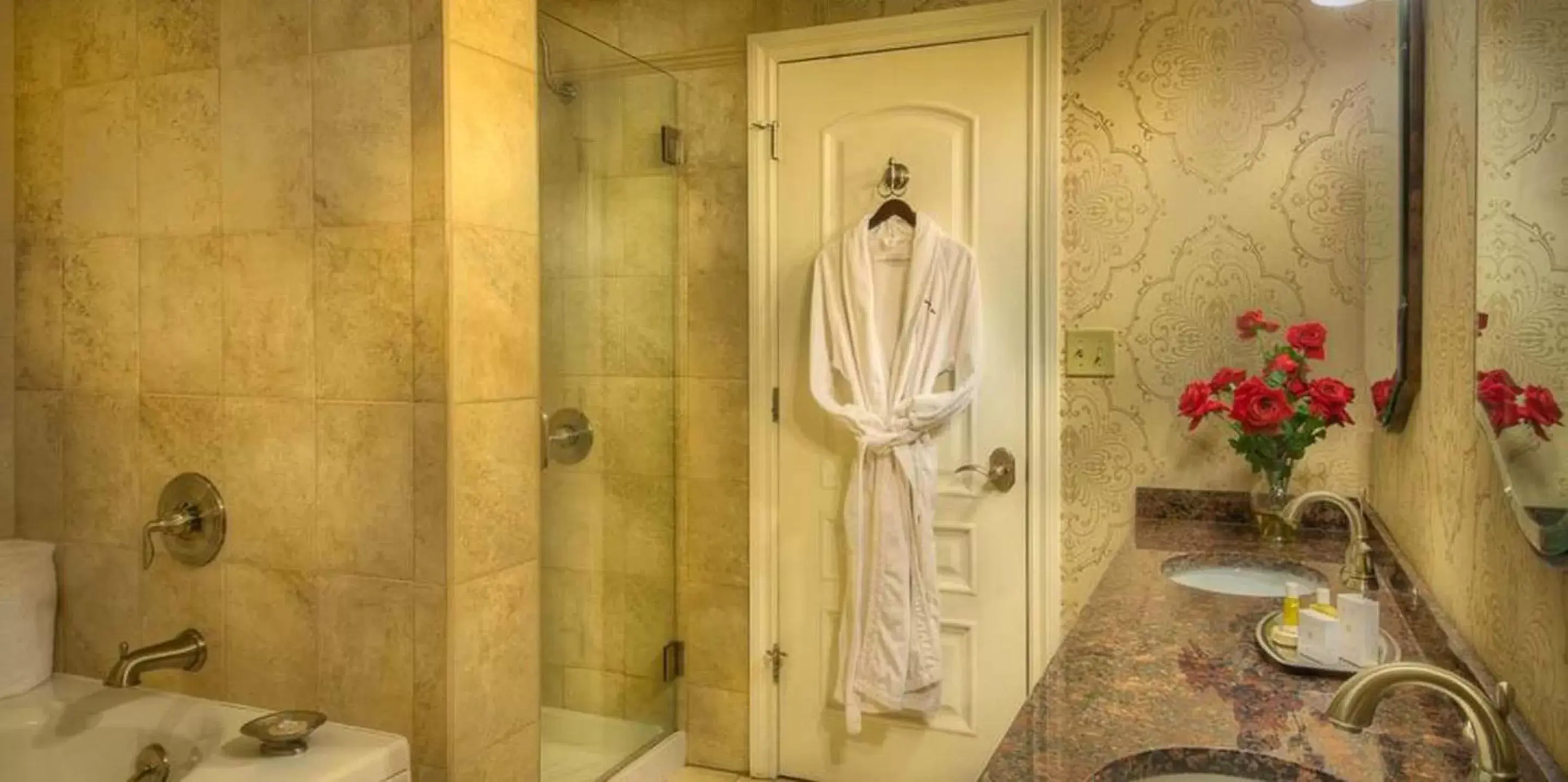 Bathroom in Red Coach Inn