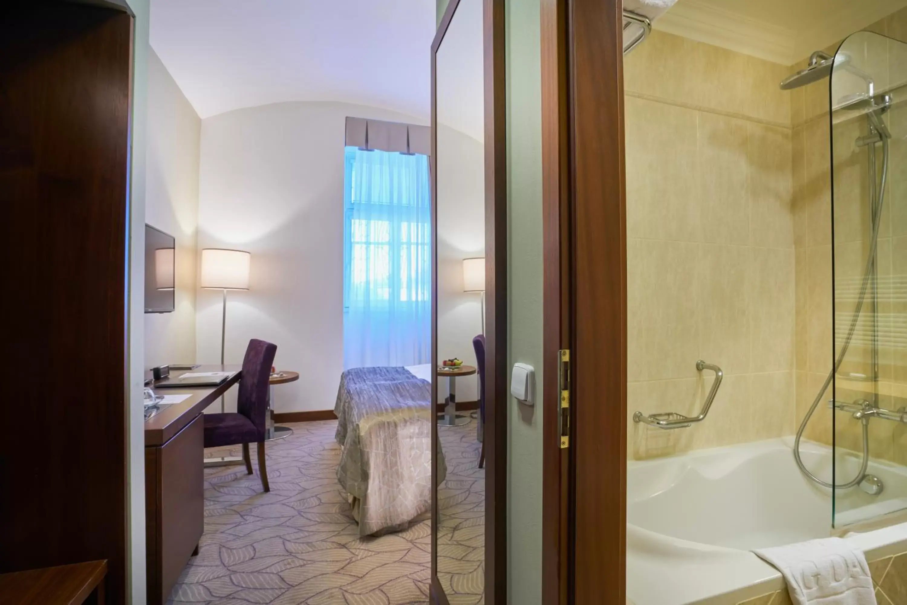 Photo of the whole room, Bathroom in Kosher Hotel King David Prague