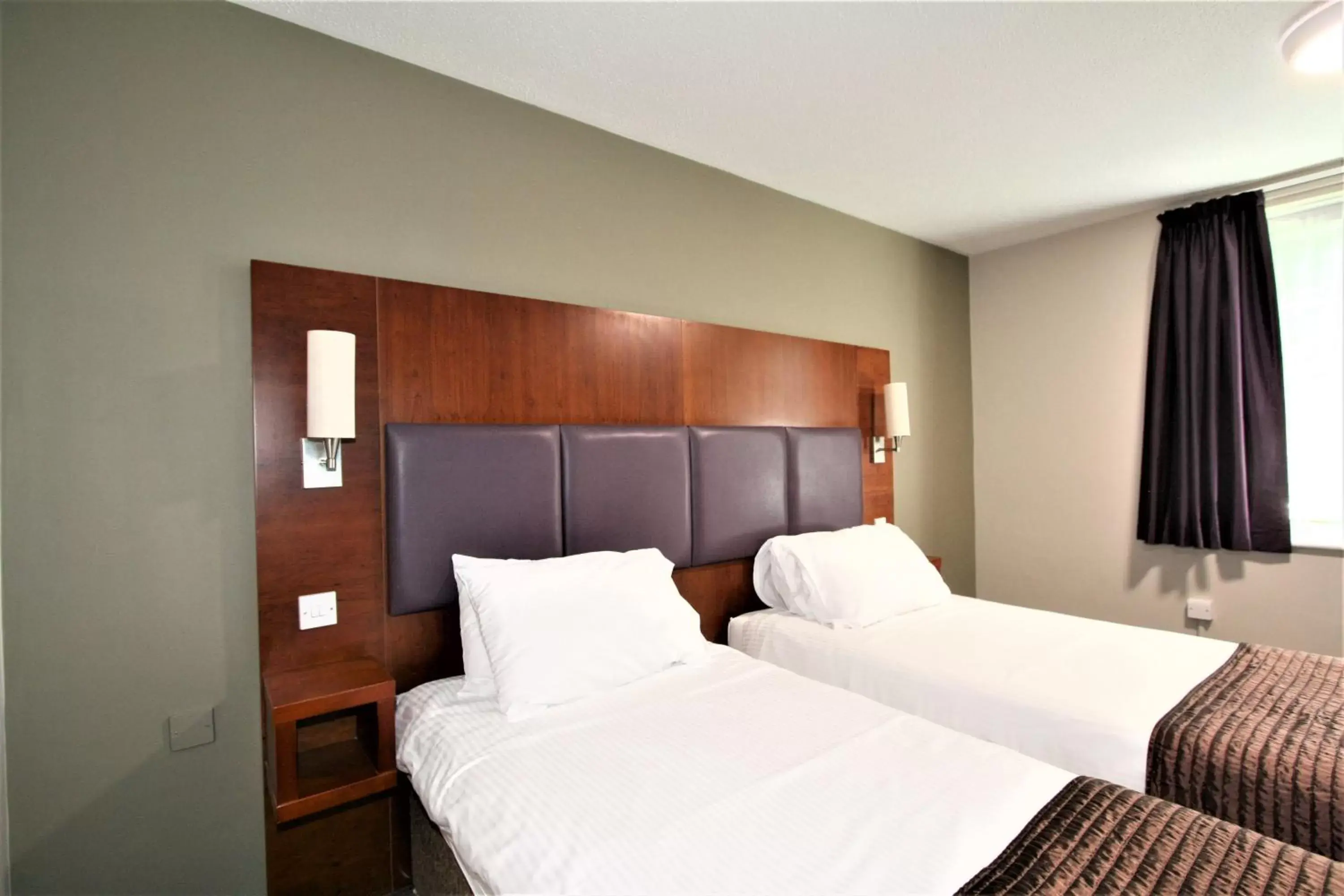 Twin Room in The Oakwood Hotel Twin Room in The Oakwood Hotel