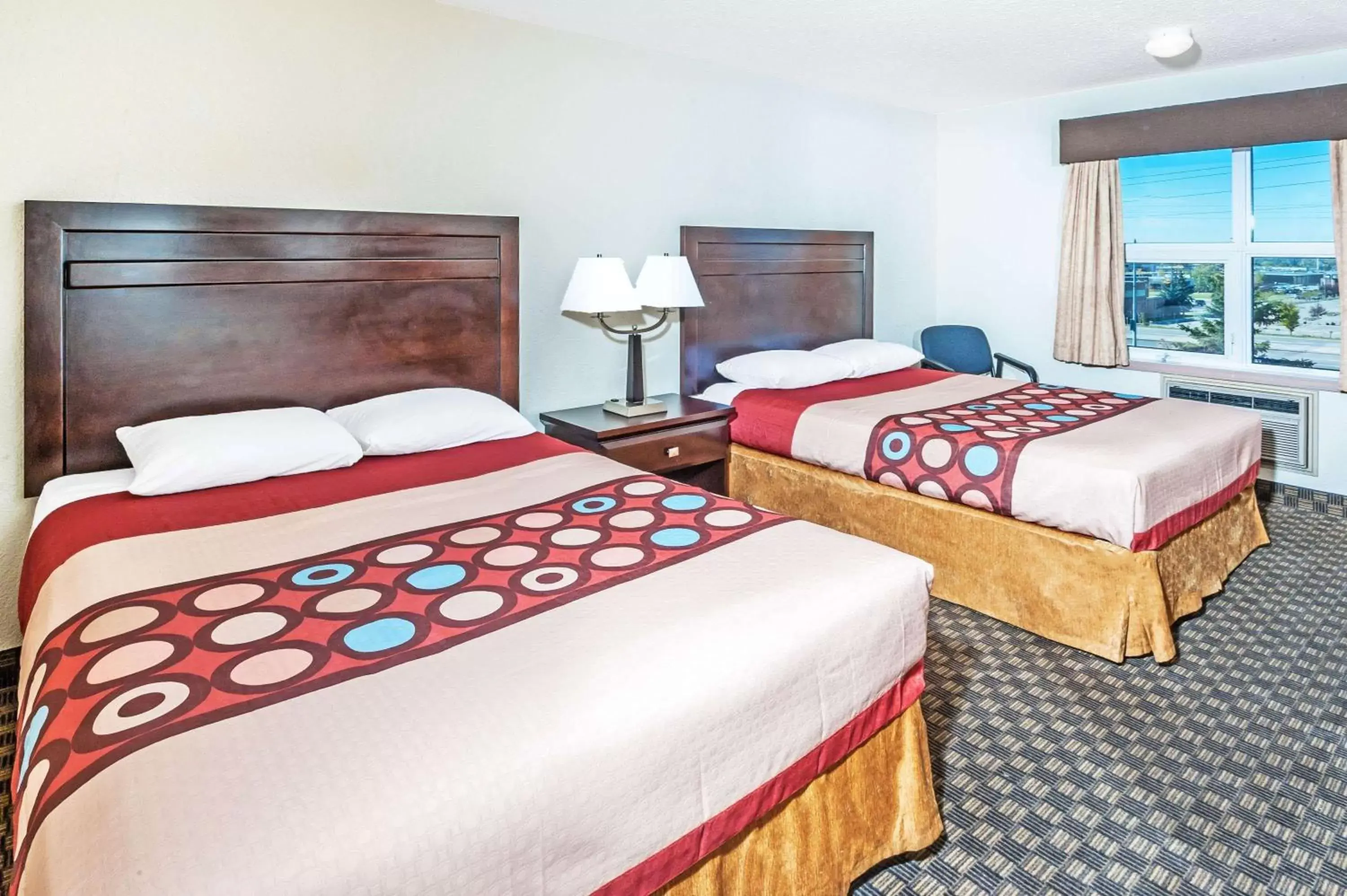 Photo of the whole room, Bed in Super 8 by Wyndham Calgary/Airport