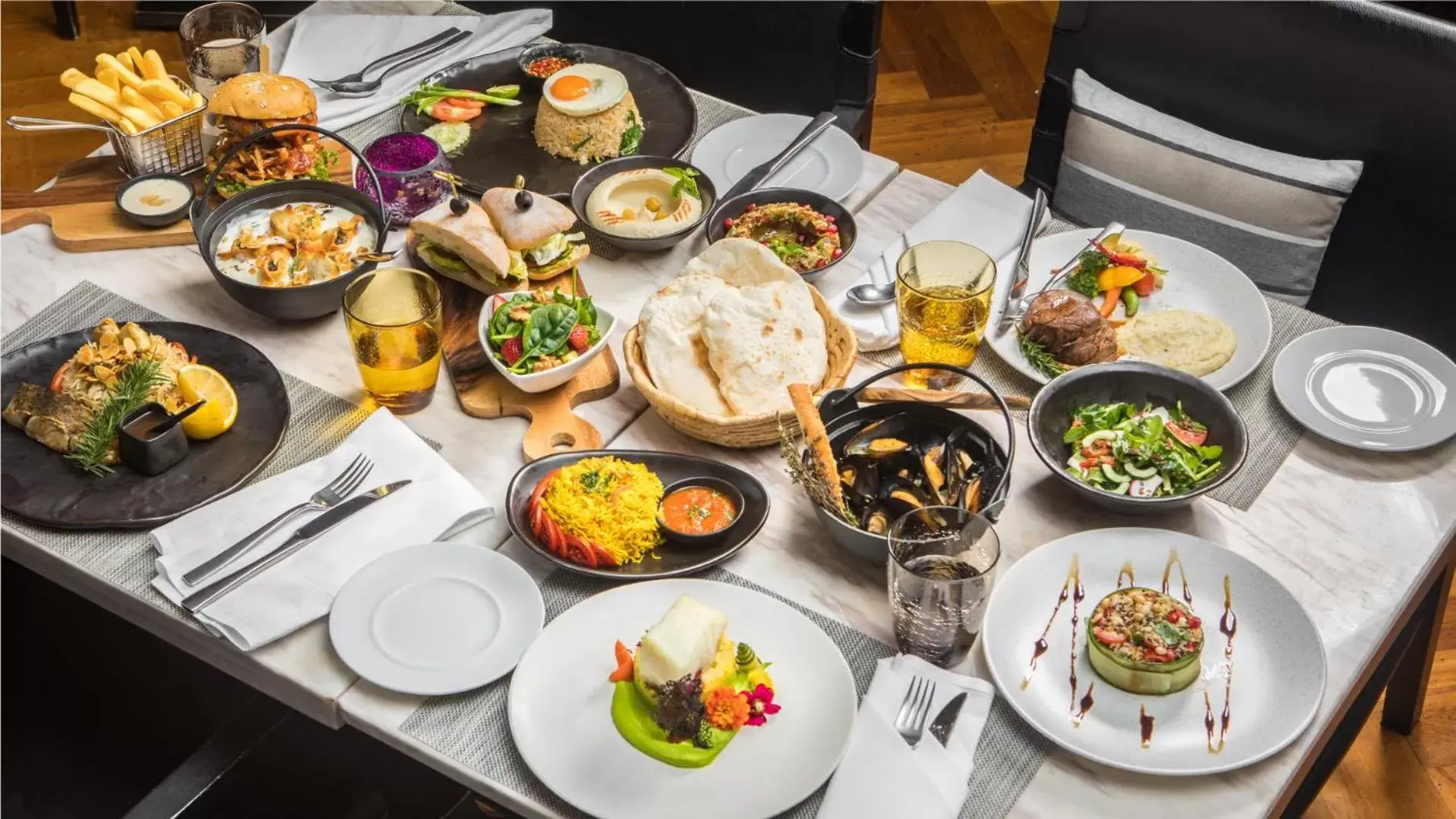 Restaurant/places to eat in Mövenpick Hotel Sukhumvit 15 Bangkok Restaurant/places to eat in Mövenpick Hotel Sukhumvit 15 Bangkok