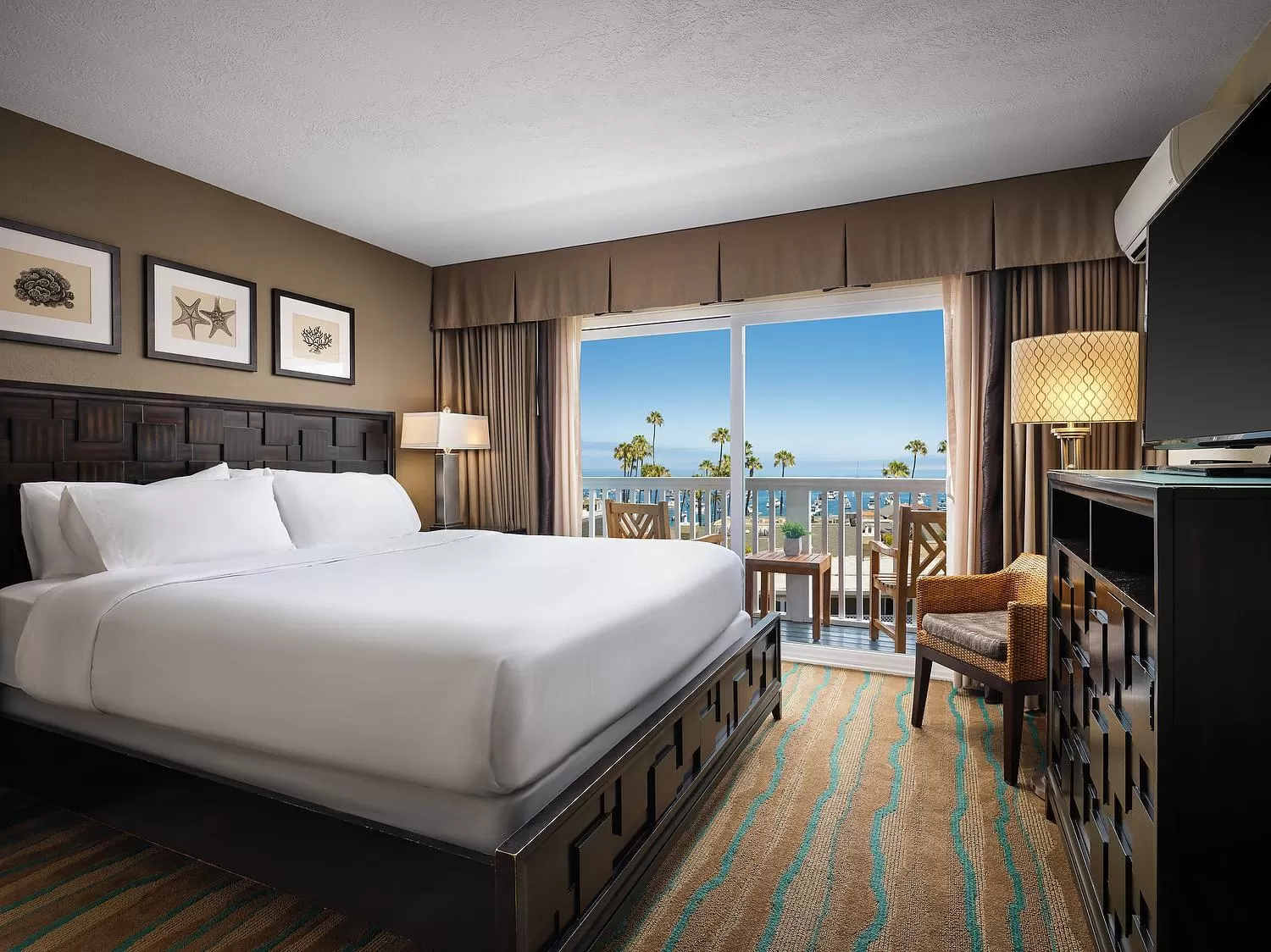 Bed in Catalina Island Inn