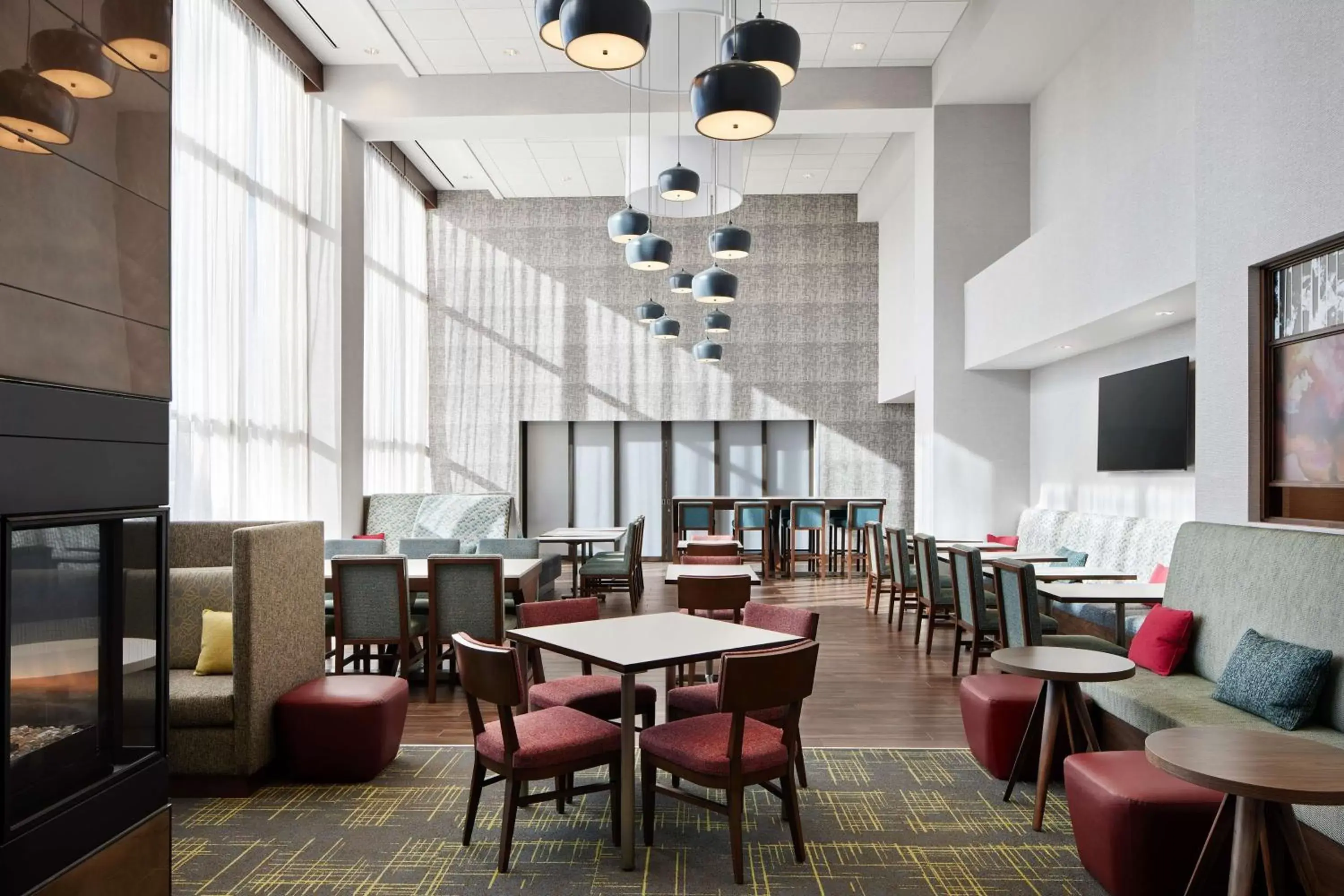 Lobby or reception, Restaurant/Places to Eat in Hampton Inn Franklin, IN