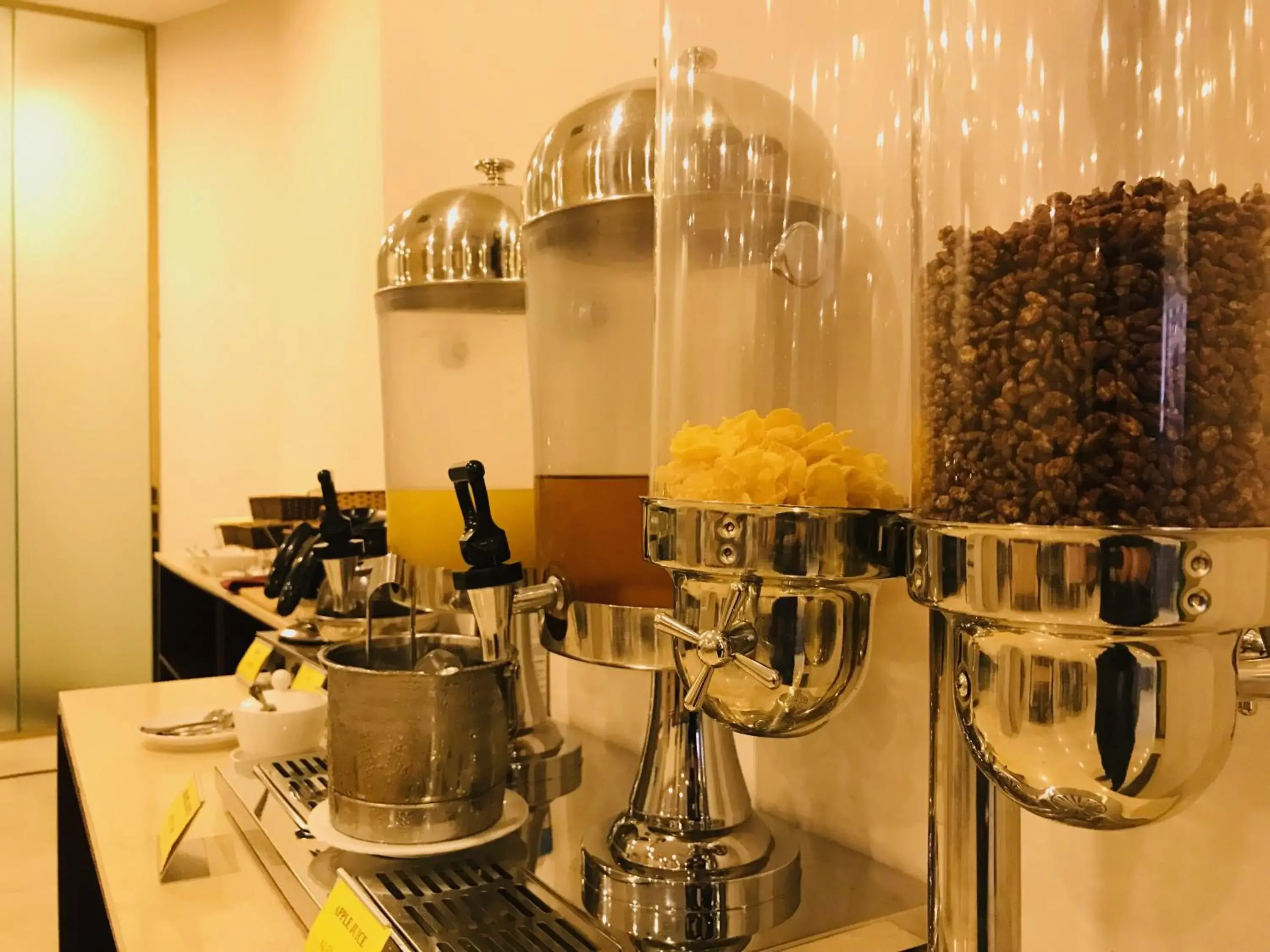 Coffee/tea facilities in Lenid Hotel Tho Nhuom