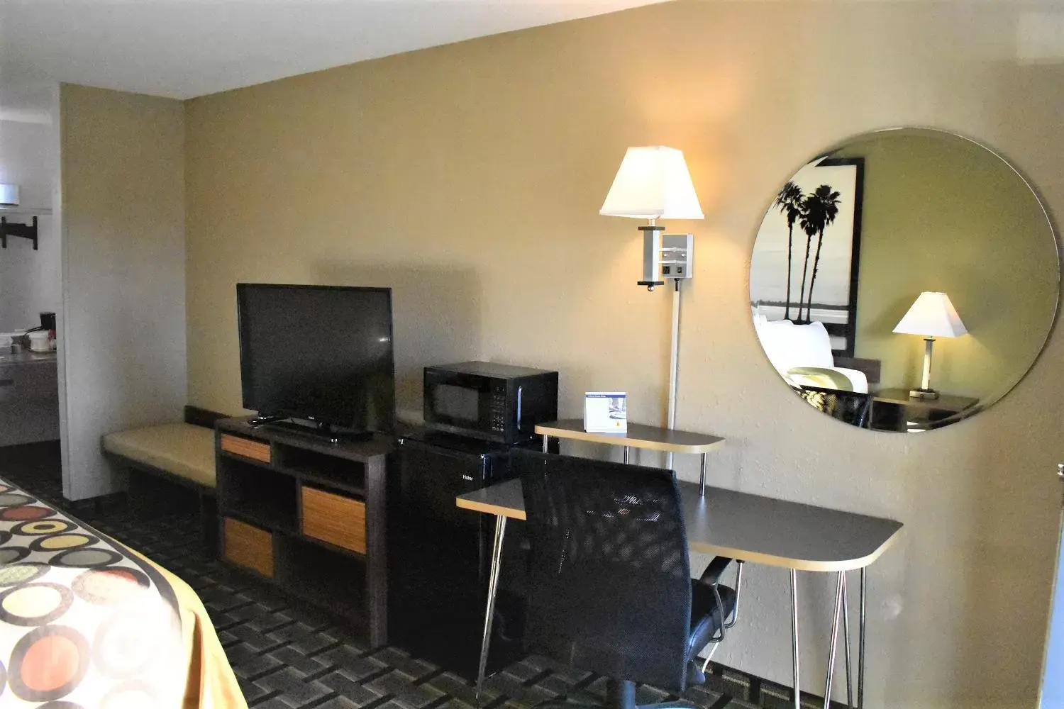 TV and multimedia, TV/Entertainment Center in Super 8 by Wyndham Ocala I-75