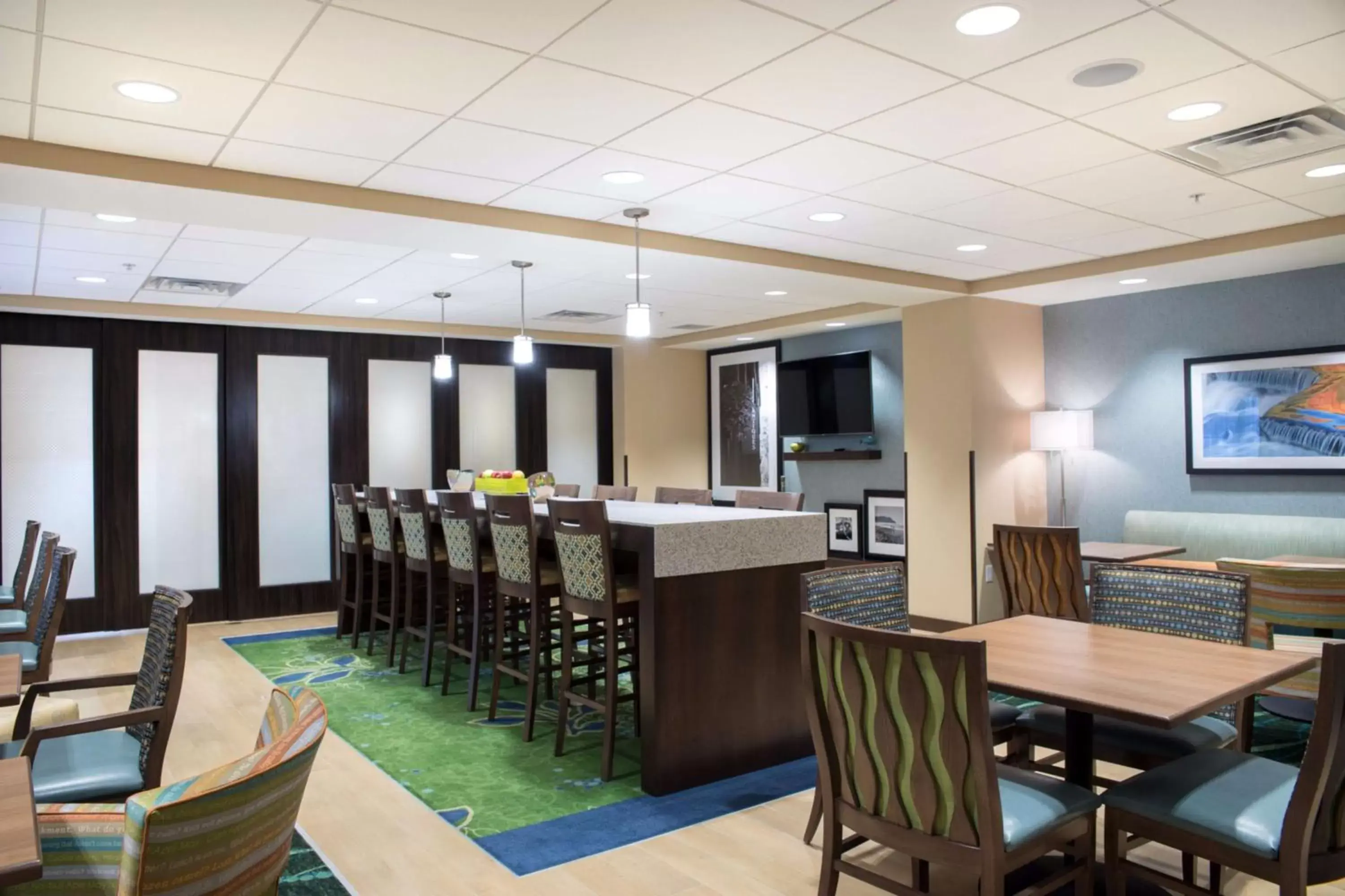 Dining area in Hampton Inn & Suites Big Rapids, Mi