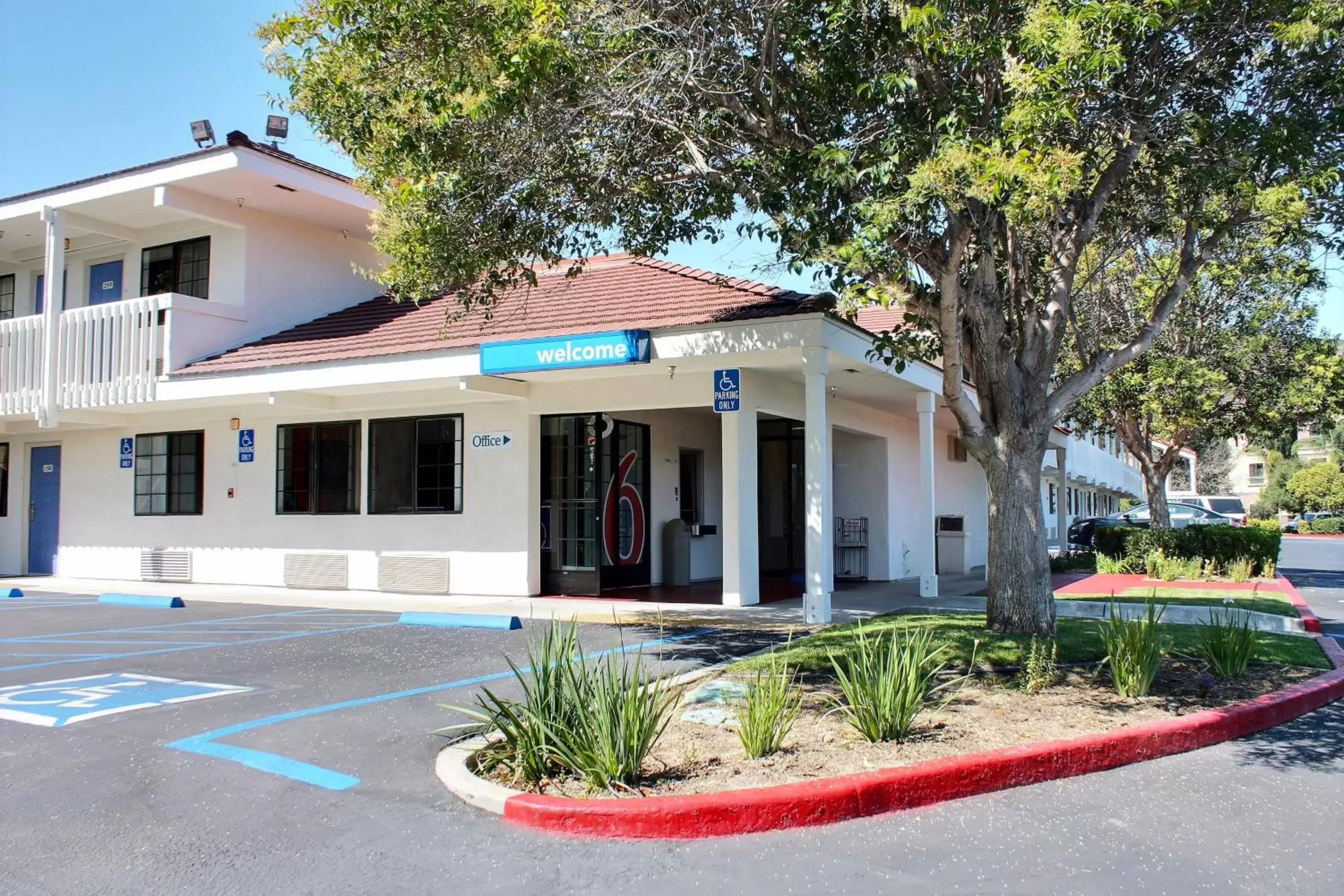 Facade/entrance, Property Building in Motel 6-San Luis Obispo, CA - South