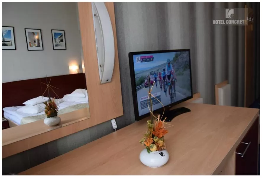 TV and multimedia in Hotel Concrete