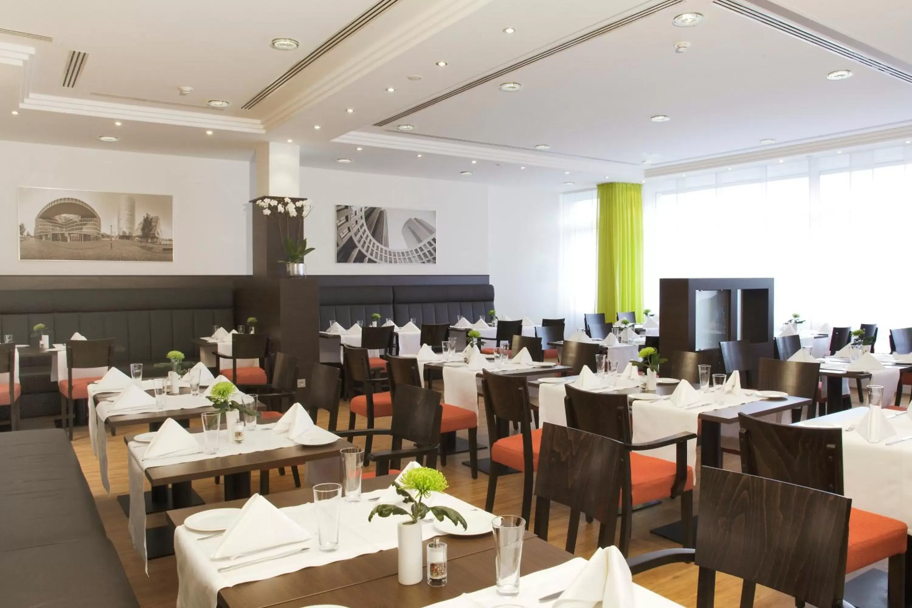 Restaurant/places to eat in H4 Hotel Frankfurt Messe Restaurant/places to eat in H4 Hotel Frankfurt Messe