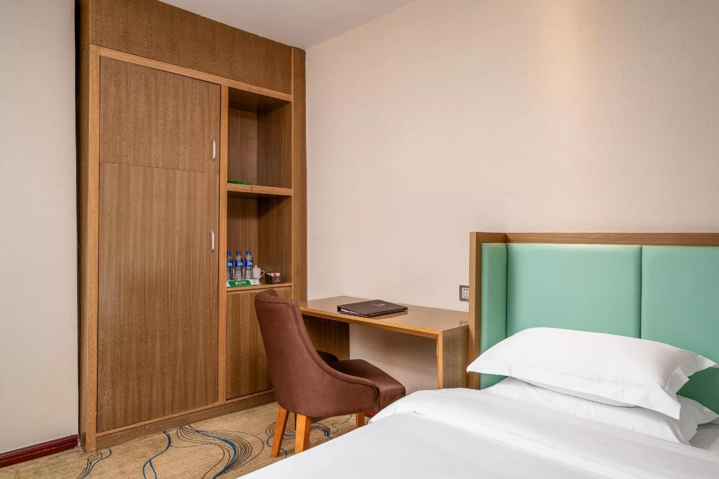 Bed in Guangzhou Boyi Hotel