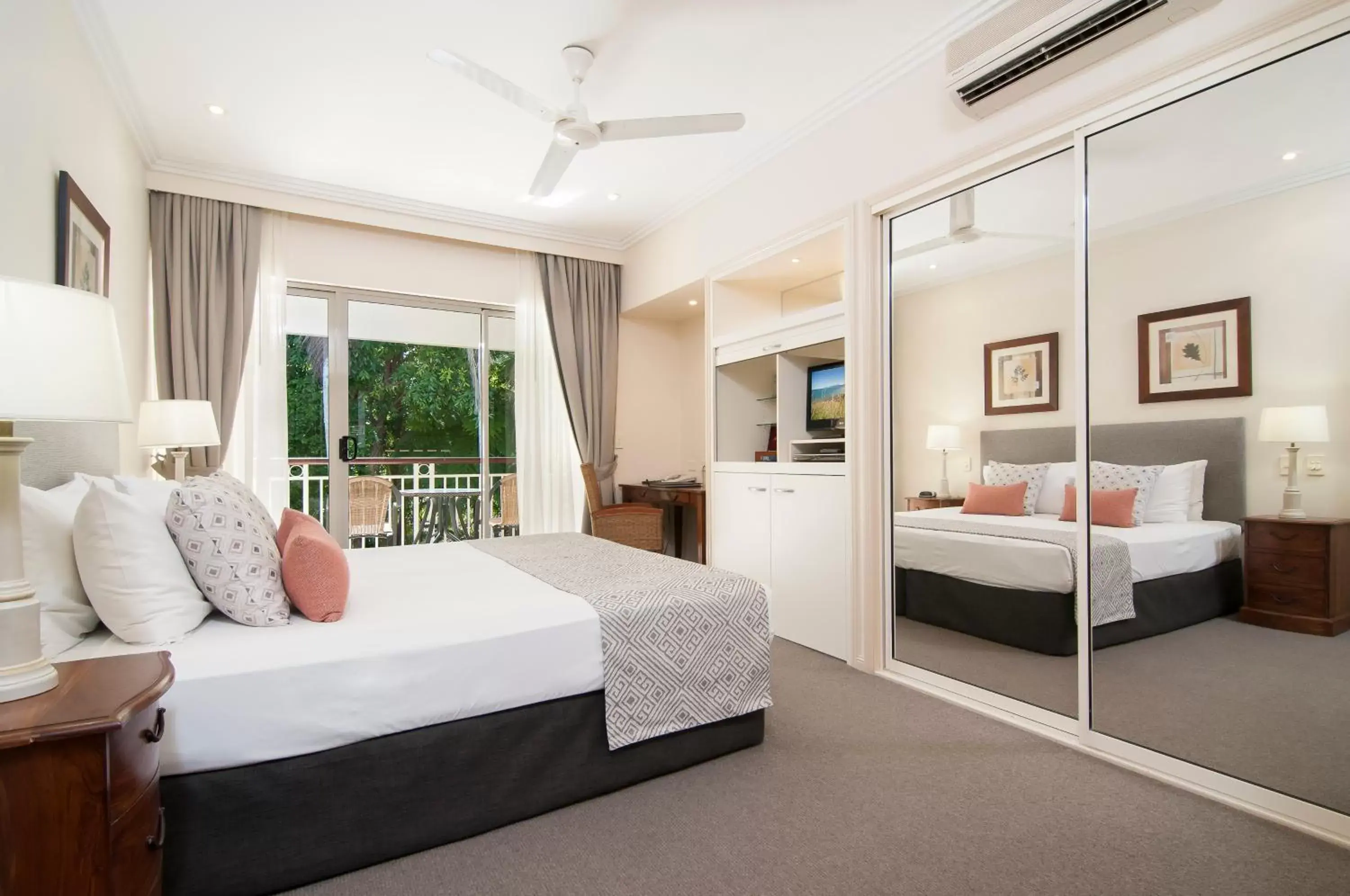 Bedroom, Bed in Paradise Links Resort Port Douglas