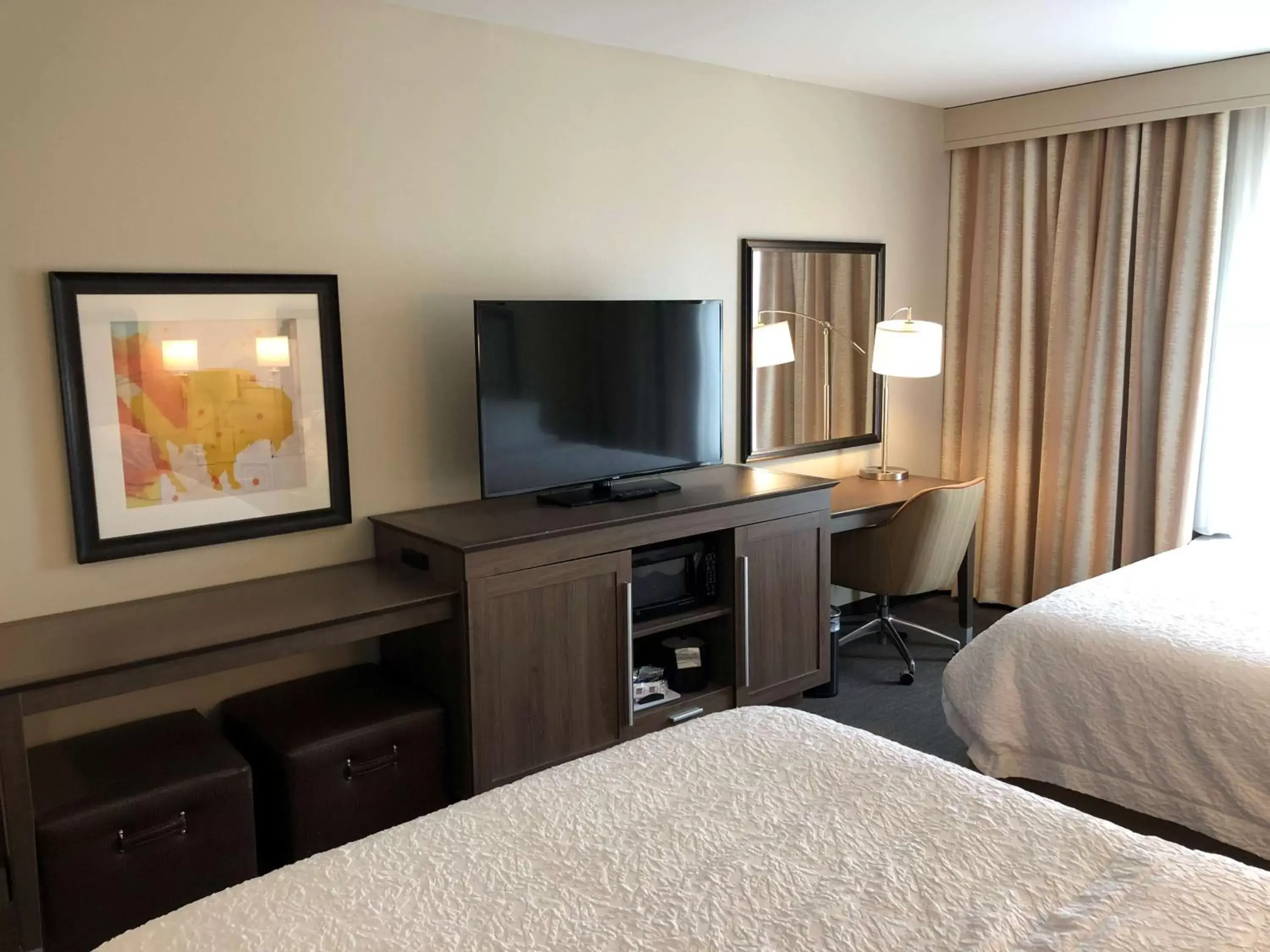 Bedroom, TV/Entertainment Center in Hampton Inn & Suites Ponca City