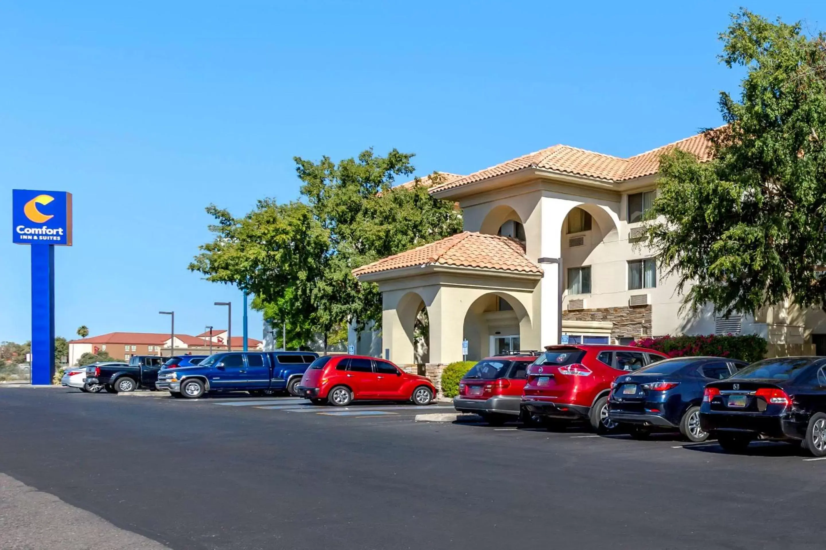 Property Building in Comfort Inn & Suites Phoenix North / Deer Valley