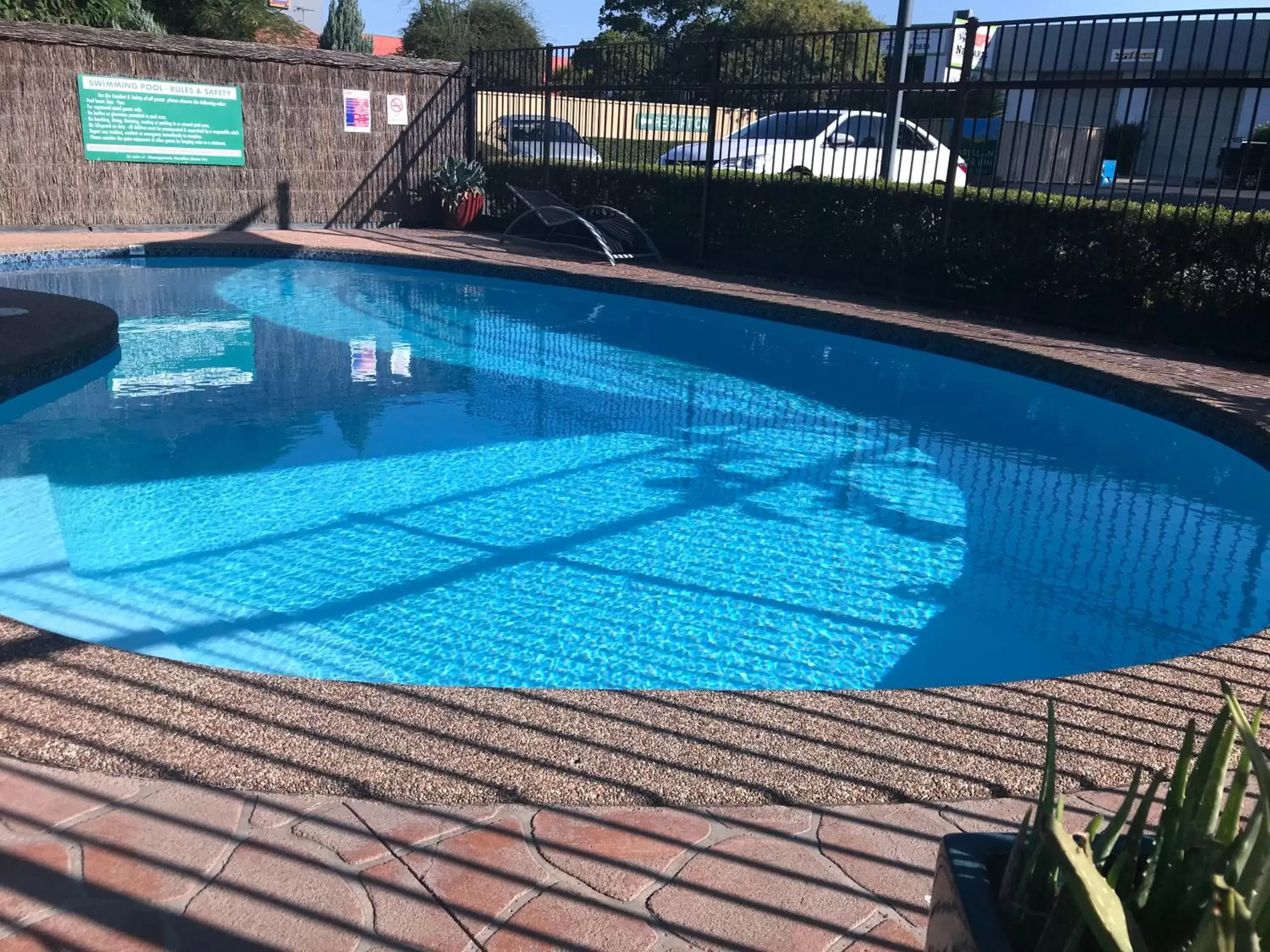 Swimming Pool in Narellan Motor Inn