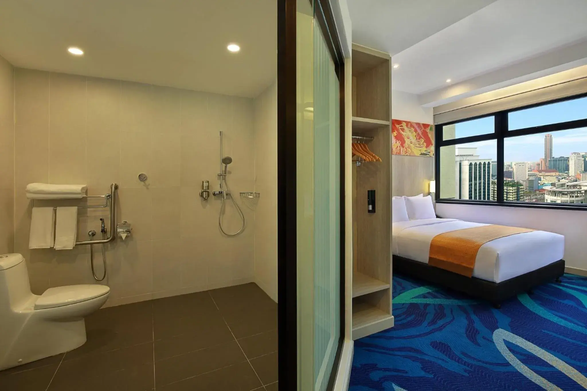 Photo of the whole room, Bathroom in Holiday Inn Express Kuala Lumpur City Centre, an IHG Hotel