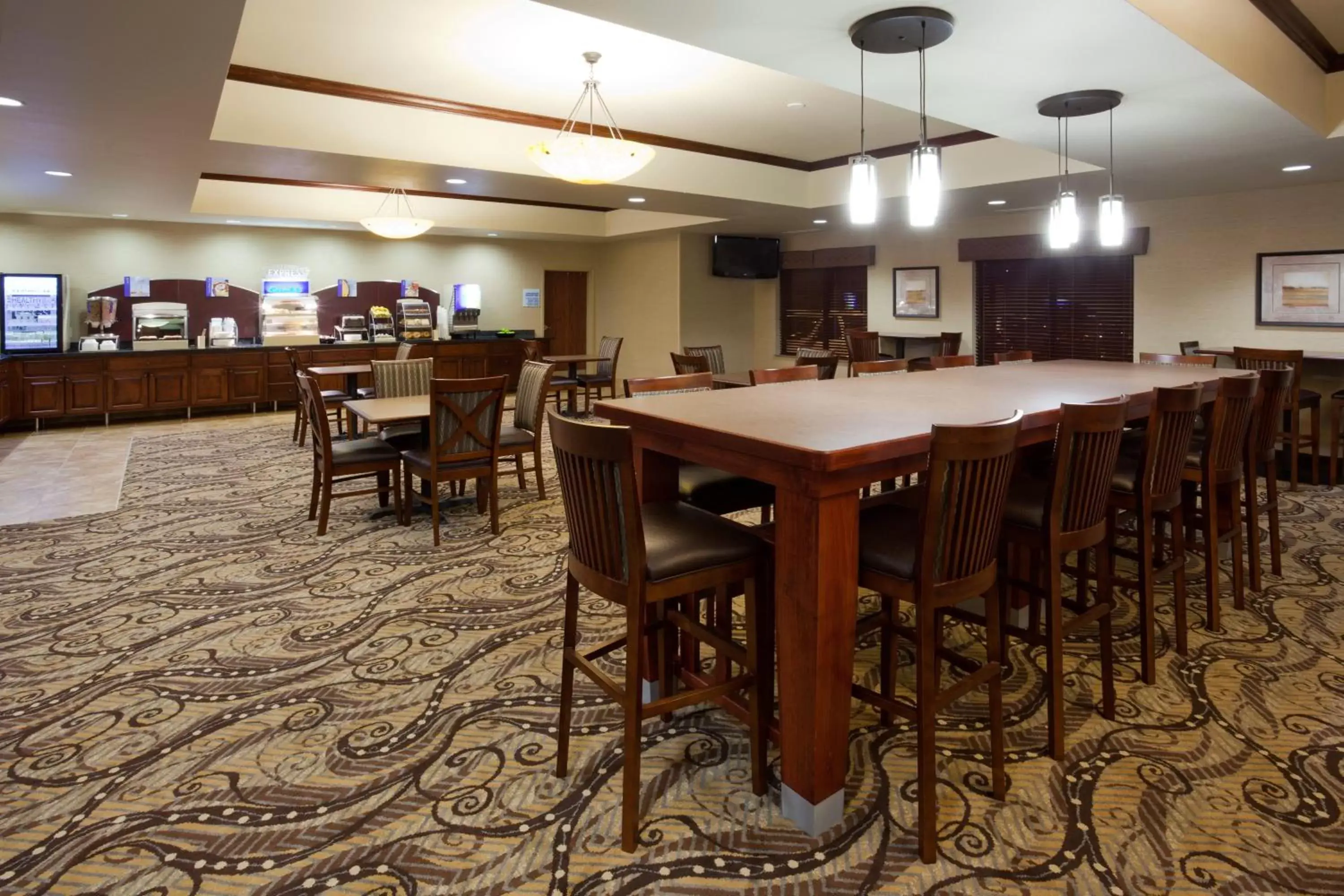 Property building, Restaurant/Places to Eat in Holiday Inn Express Hotel & Suites Shakopee, an IHG Hotel