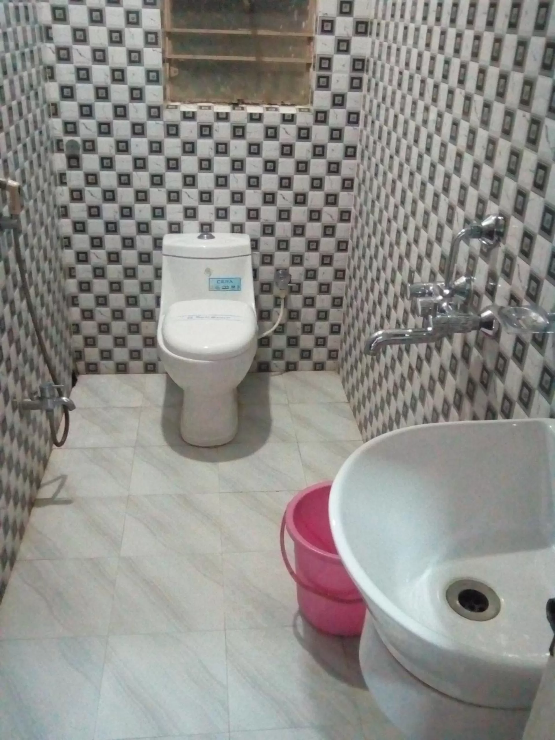 Bathroom in Hotel Samrat