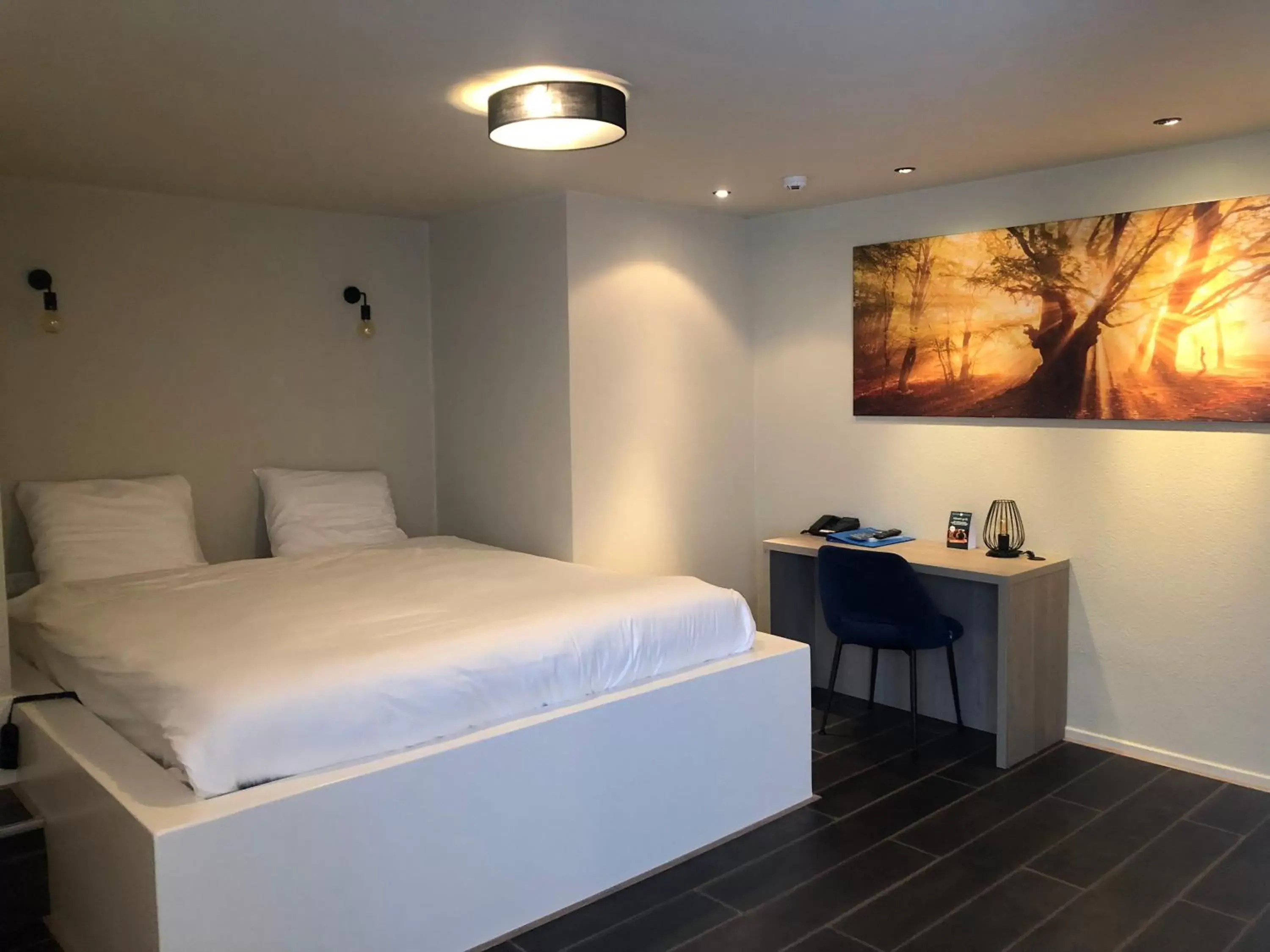 Bedroom, Bed in Fletcher Hotel-Restaurant Waalwijk