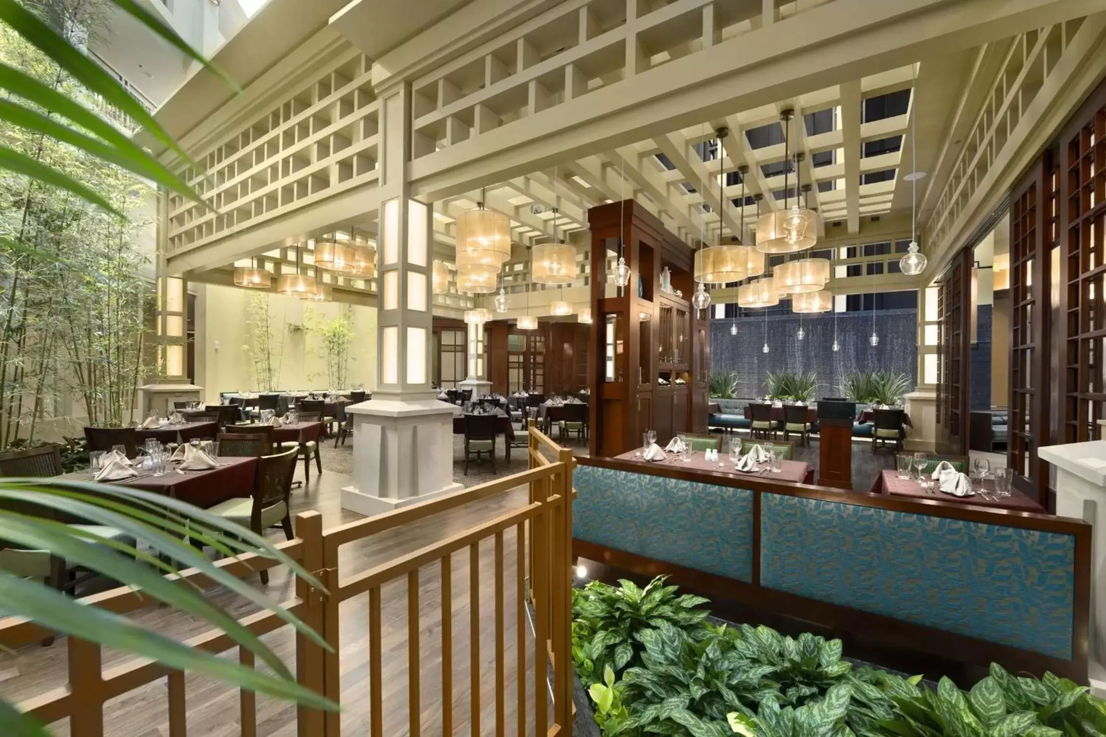 Dining area, Restaurant/Places to Eat in Embassy Suites by Hilton Orlando Lake Buena Vista South