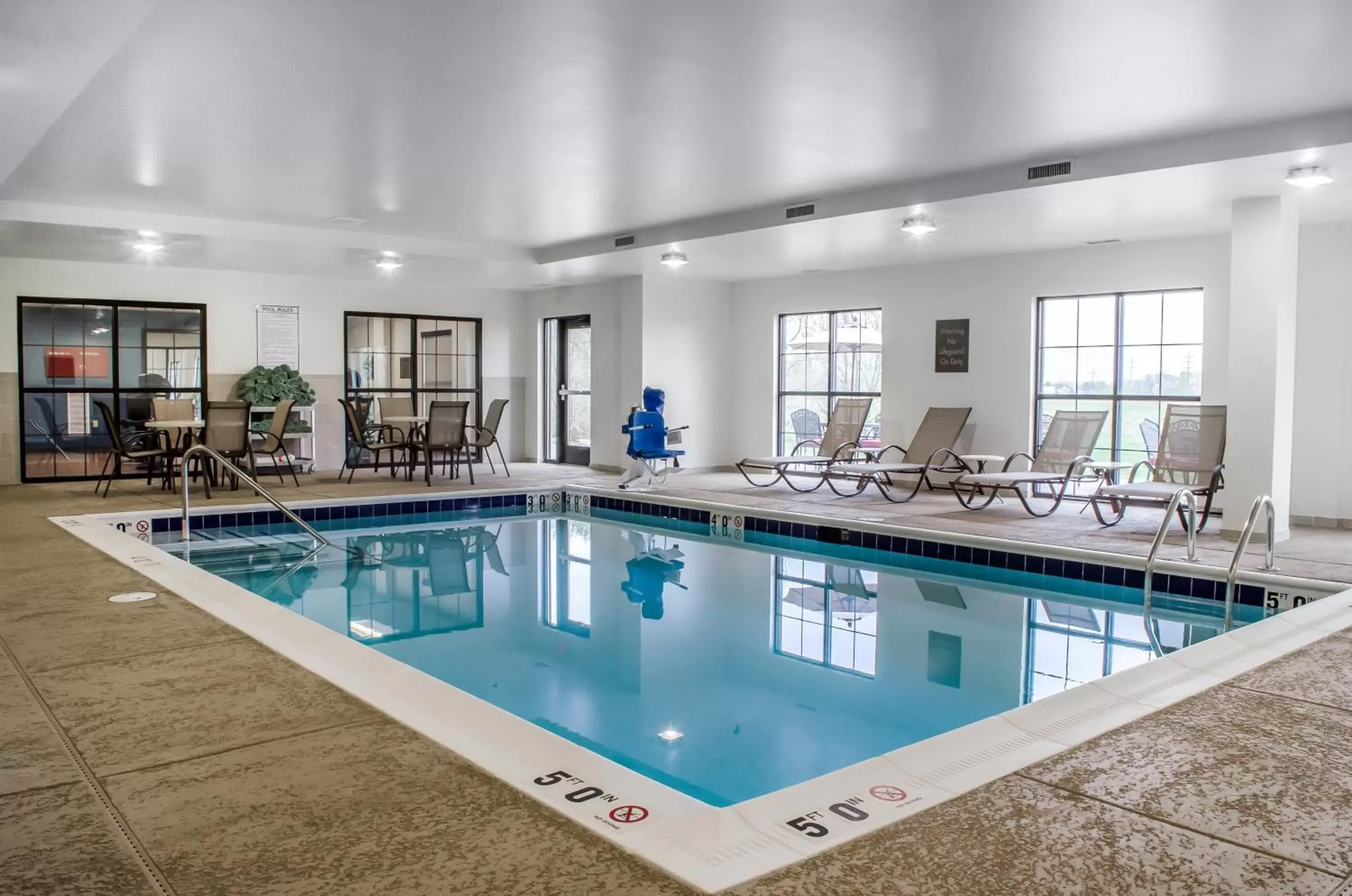 Day, Swimming Pool in Comfort Suites Manheim - Lancaster