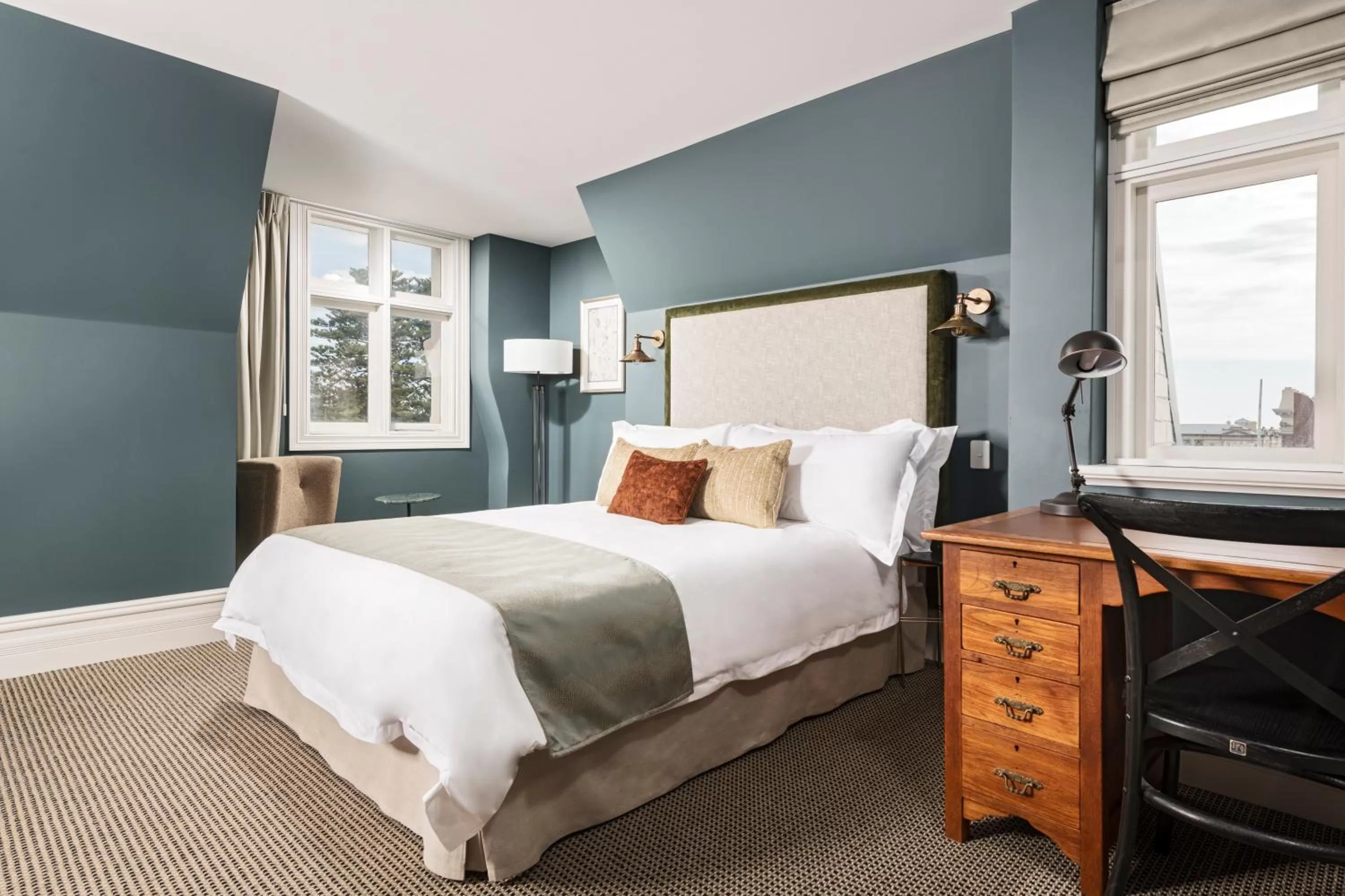 Photo of the whole room, Bed in The National Hotel