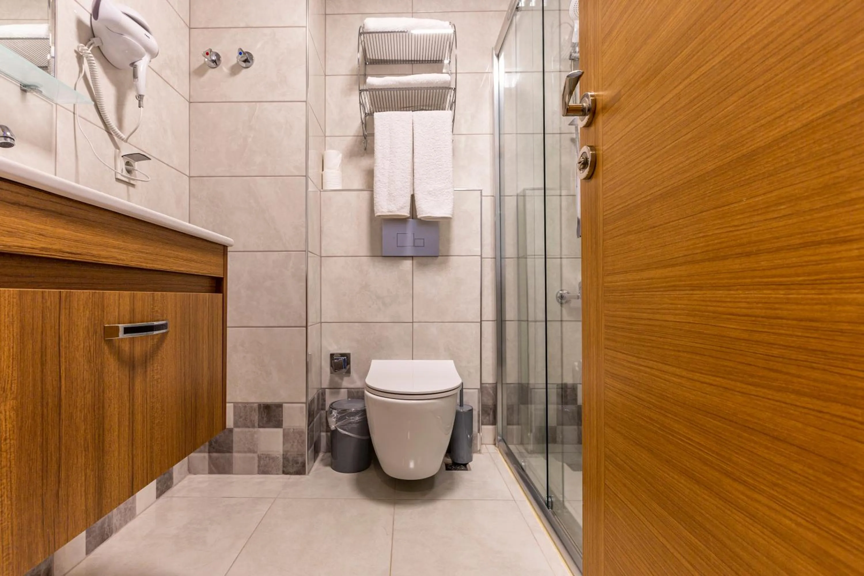 Shower in Antalya Business Hotel