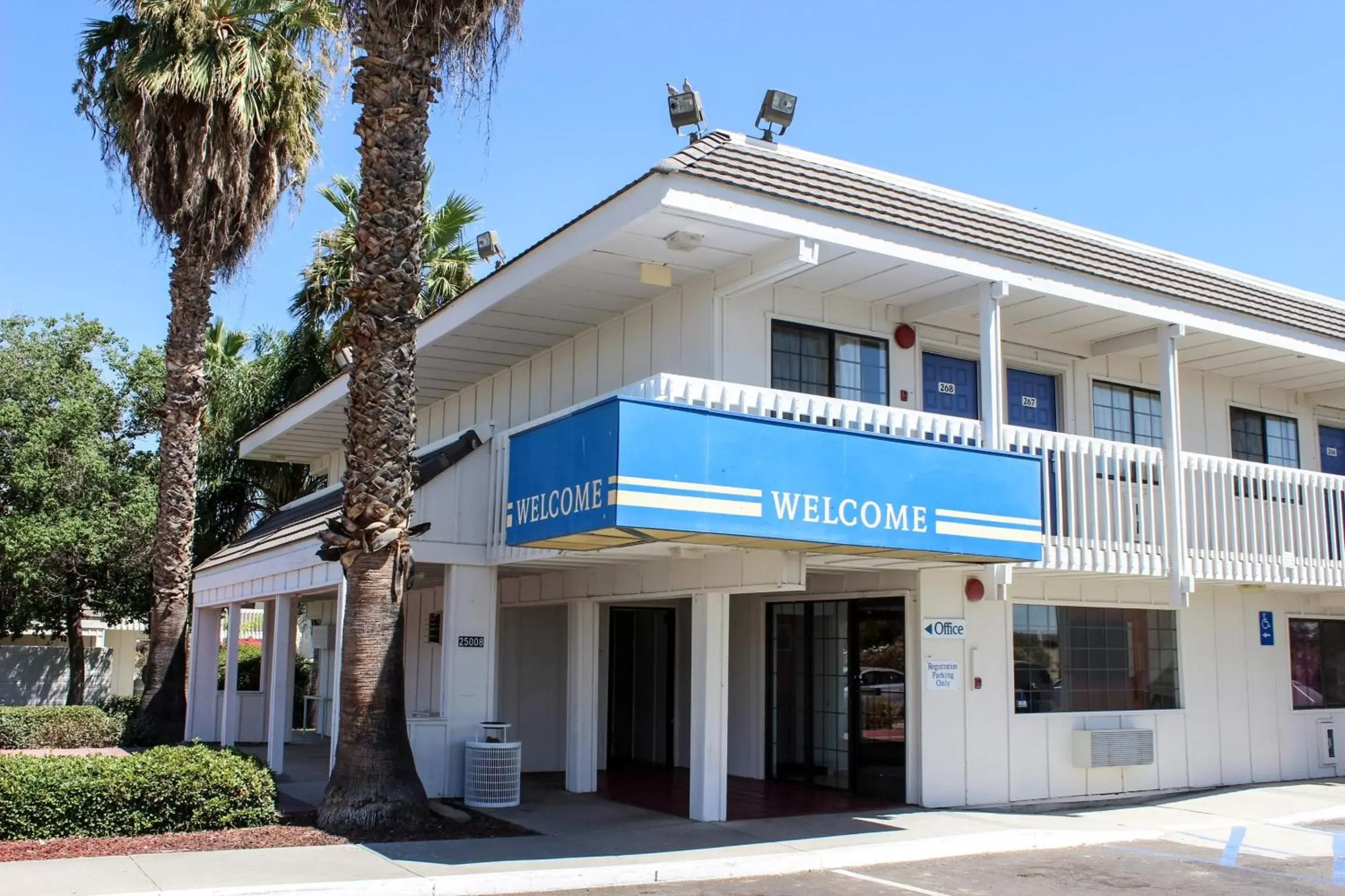 Property building in Motel 6-Coalinga, CA - East