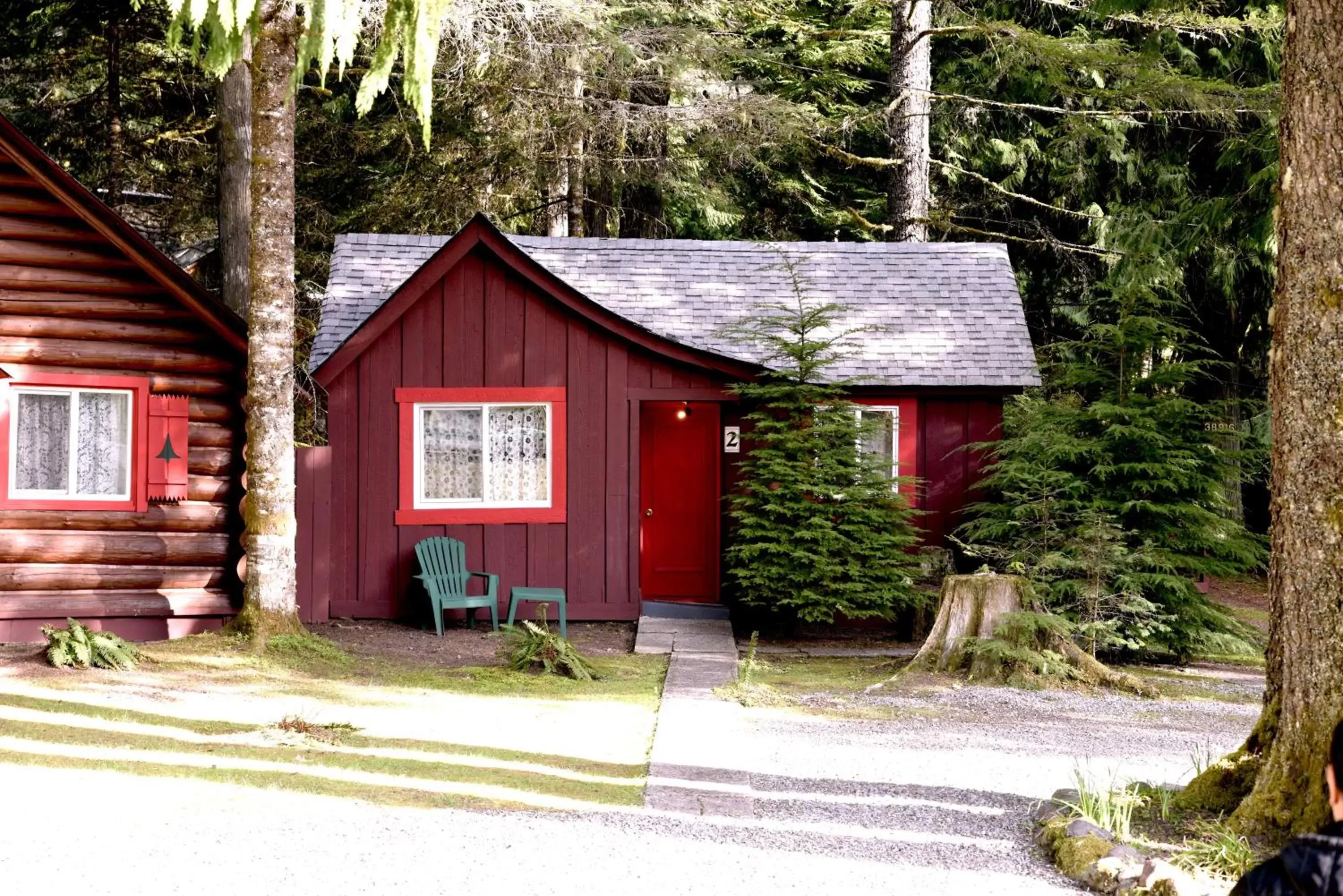 Property Building in Gateway Inn & Cabins