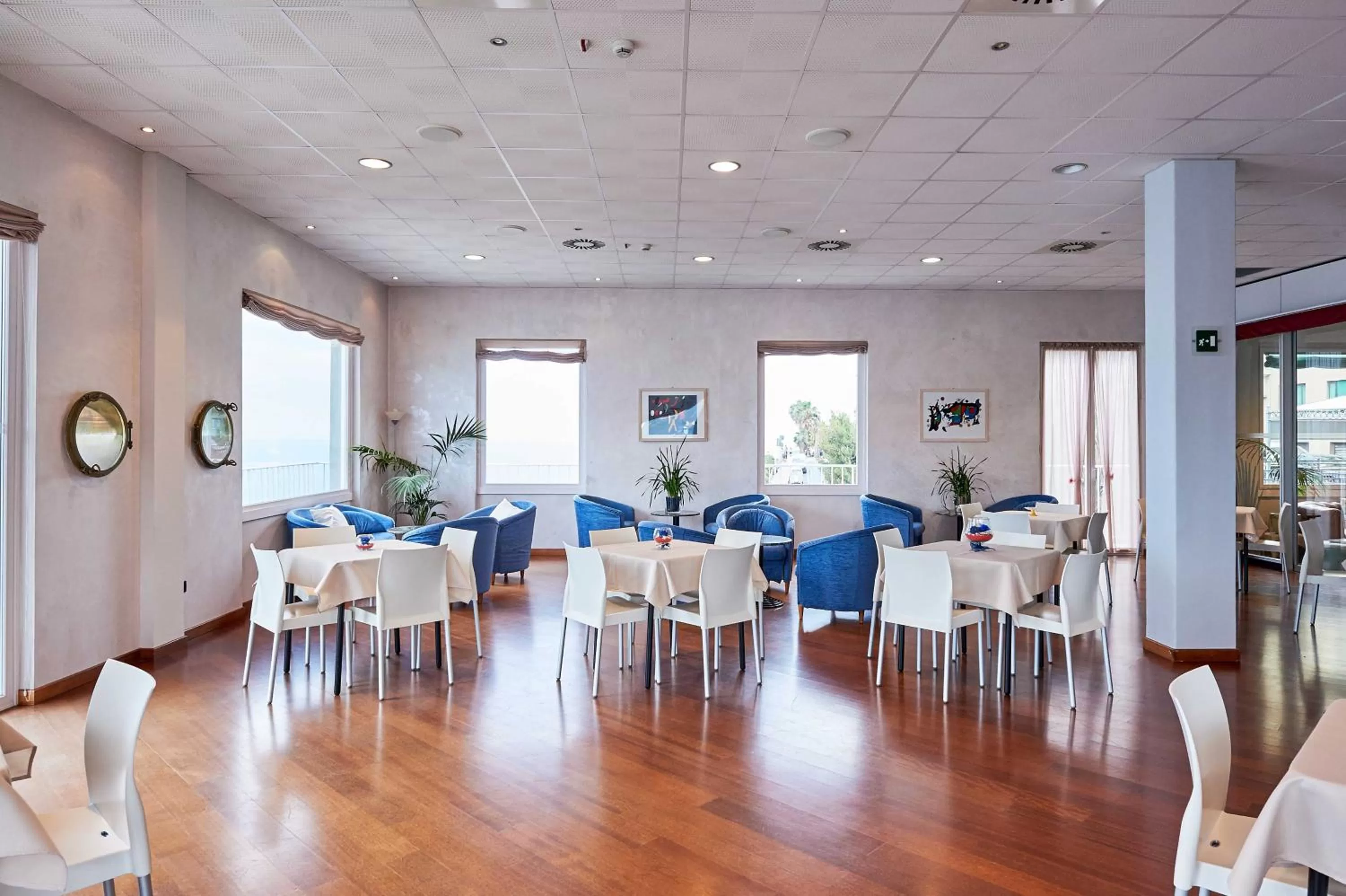 Communal lounge/ TV room in Hotel Corallo