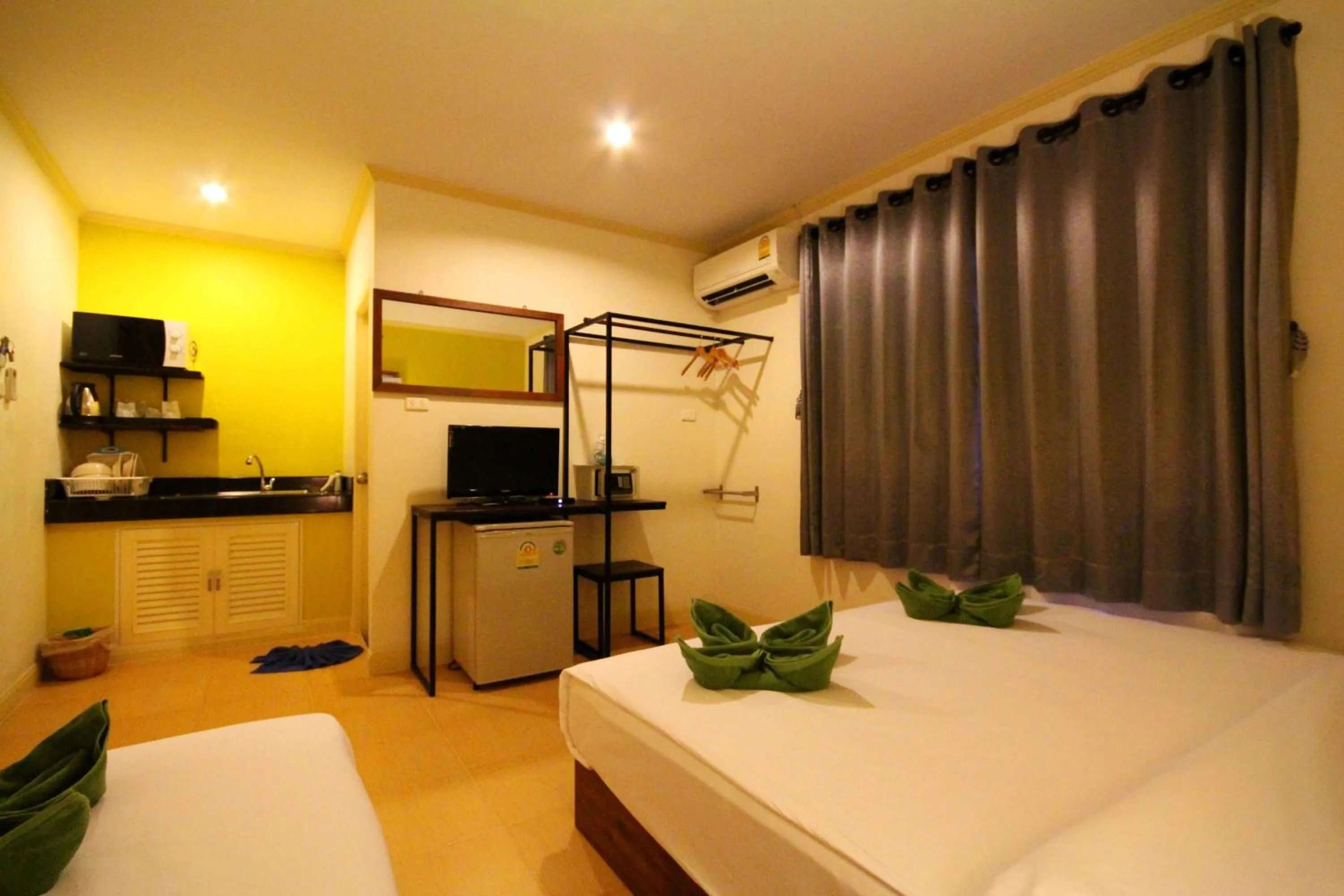 Photo of the whole room, Bed in Lemonade Boutique Inn