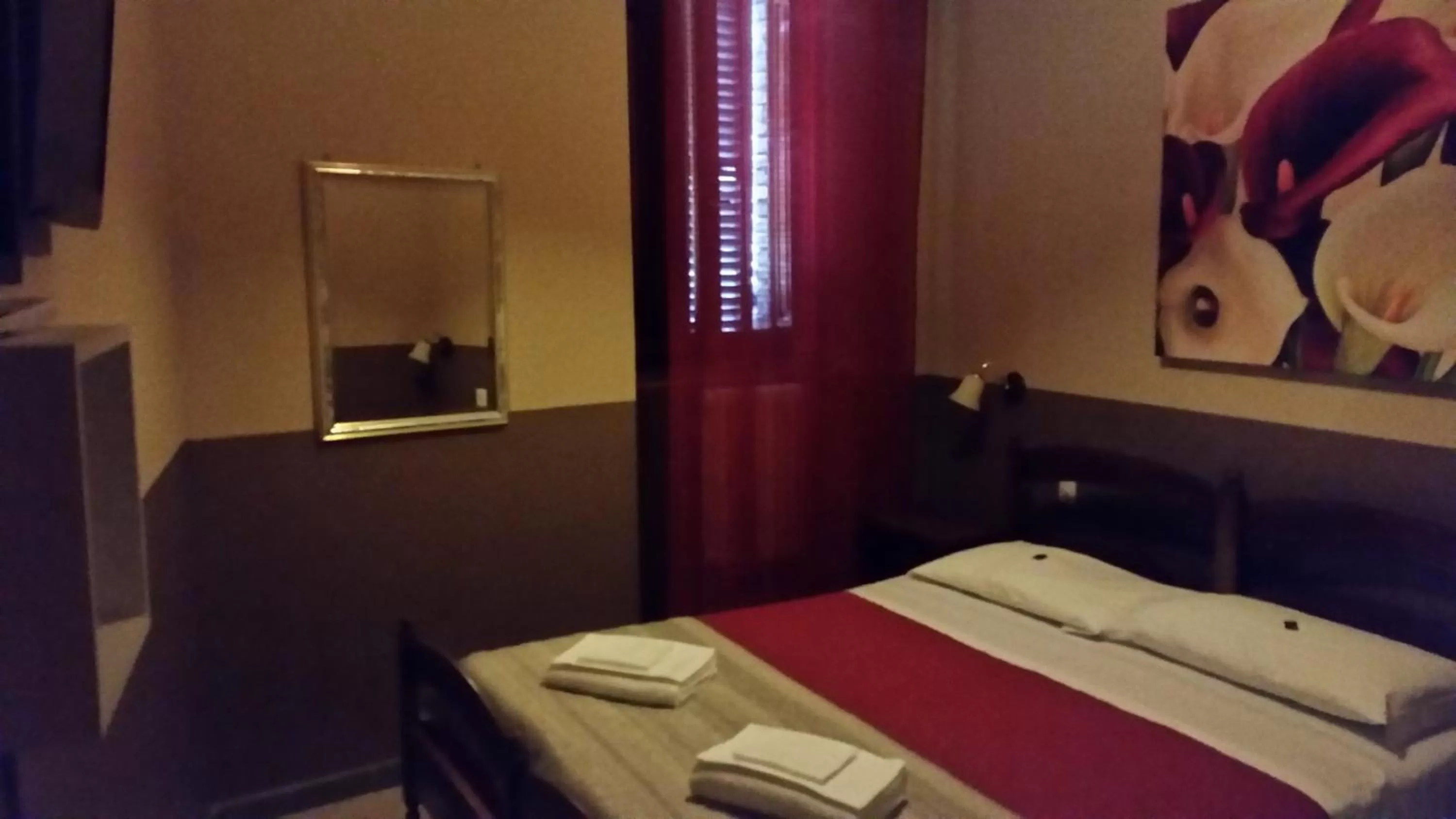 Photo of the whole room, Bed in Hotel Properzio