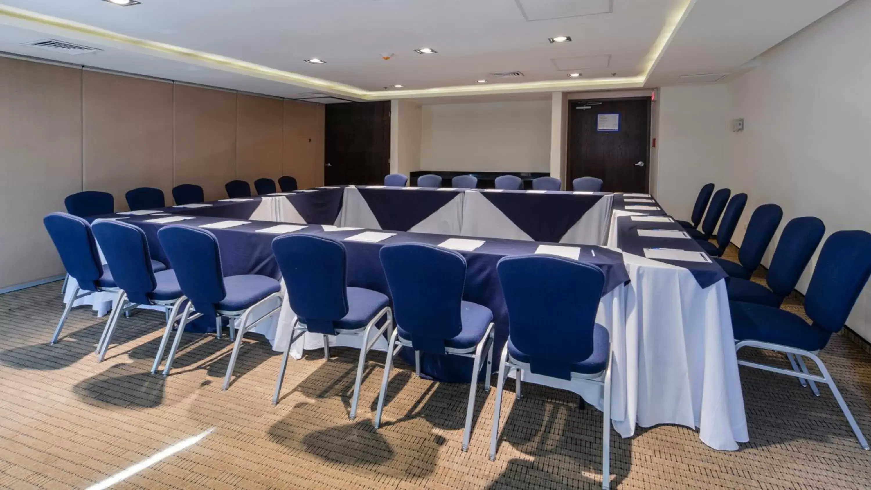 Meeting/conference room in Holiday Inn Express Culiacan, an IHG Hotel