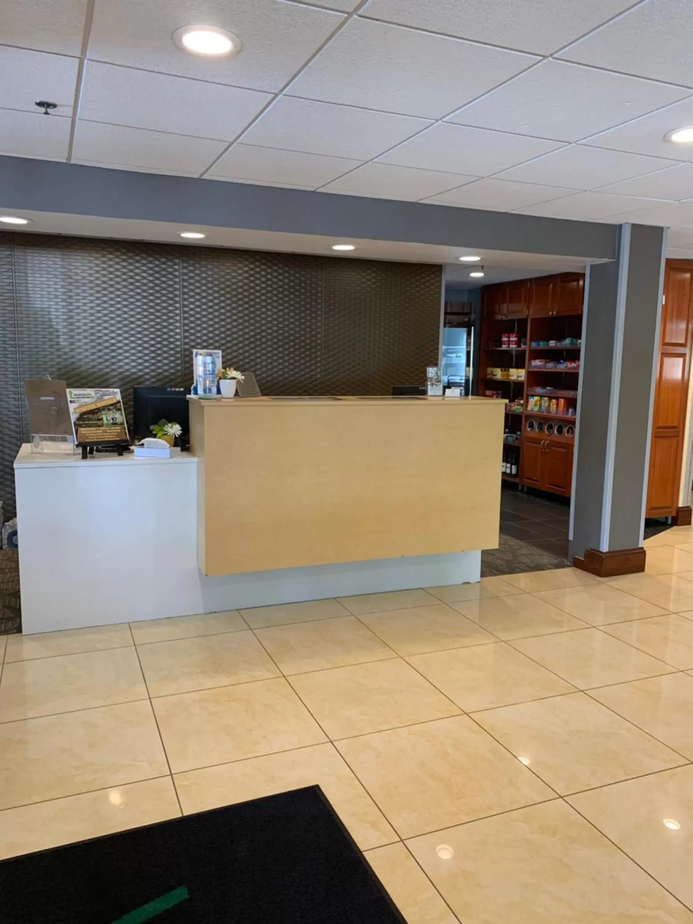 Lobby/Reception in Wingate by Wyndham Fletcher at Asheville Airport