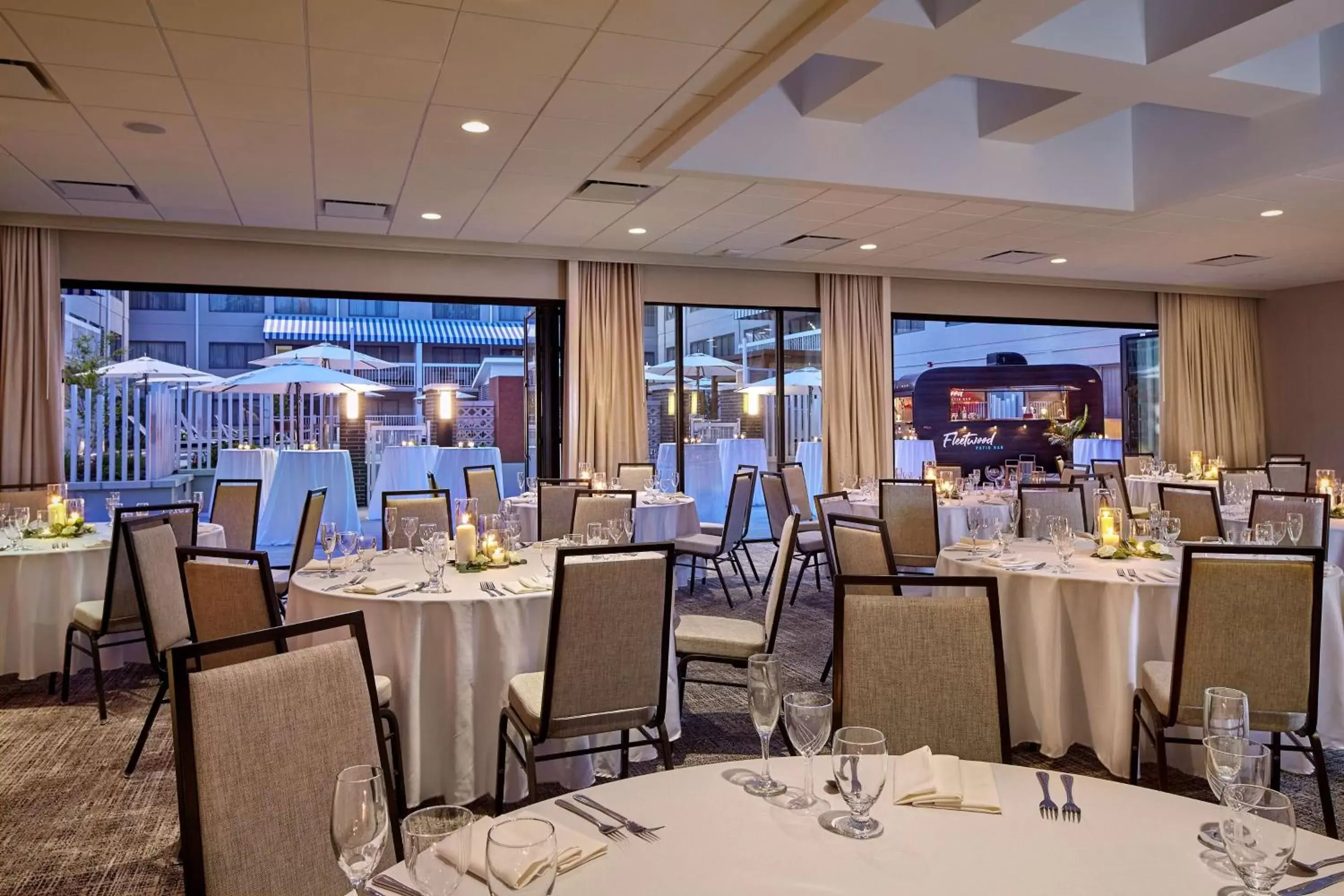 Meeting/conference room, Restaurant/Places to Eat in DoubleTree Suites by Hilton Nashville Airport