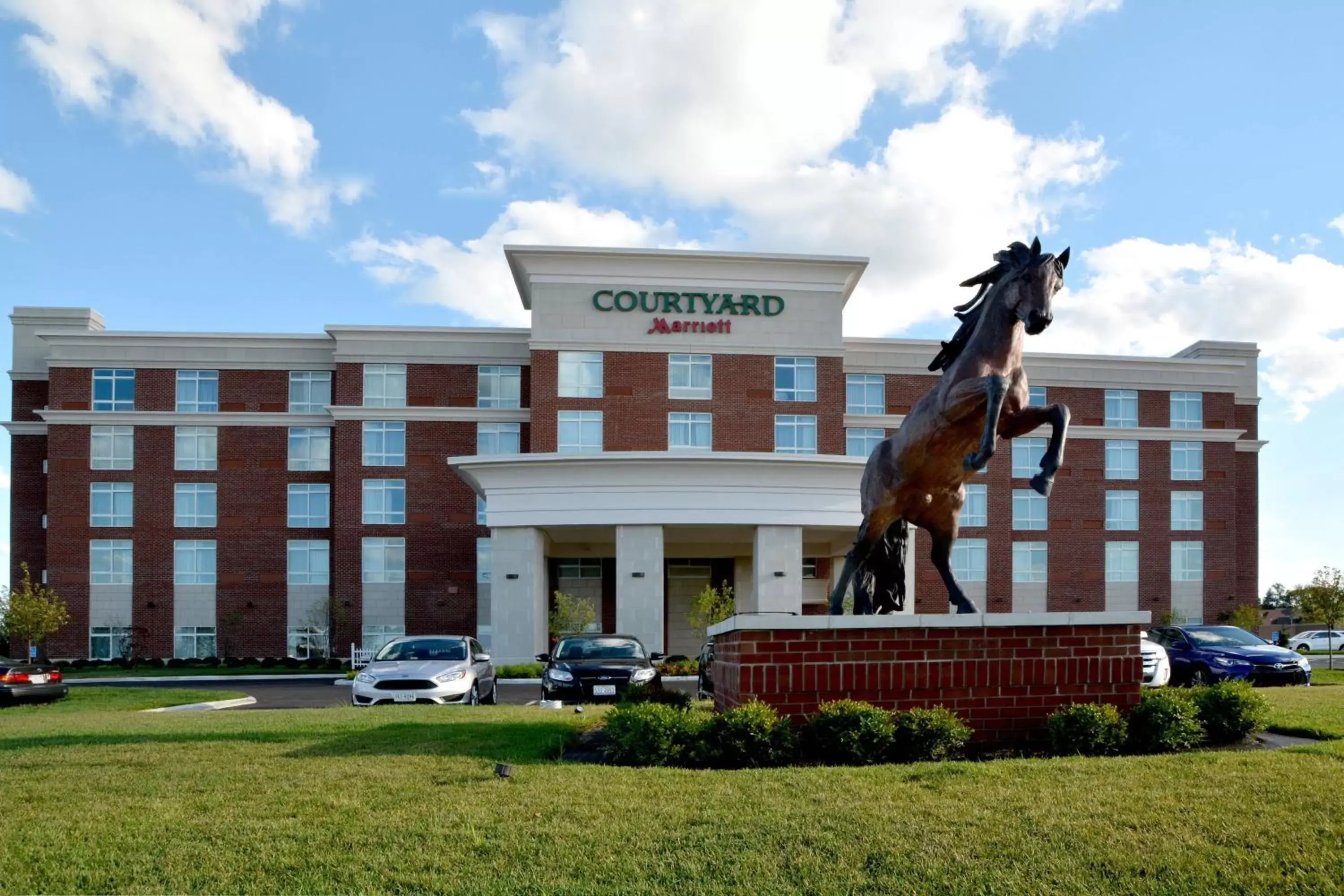 Property Building in Courtyard by Marriott Youngstown Canfield