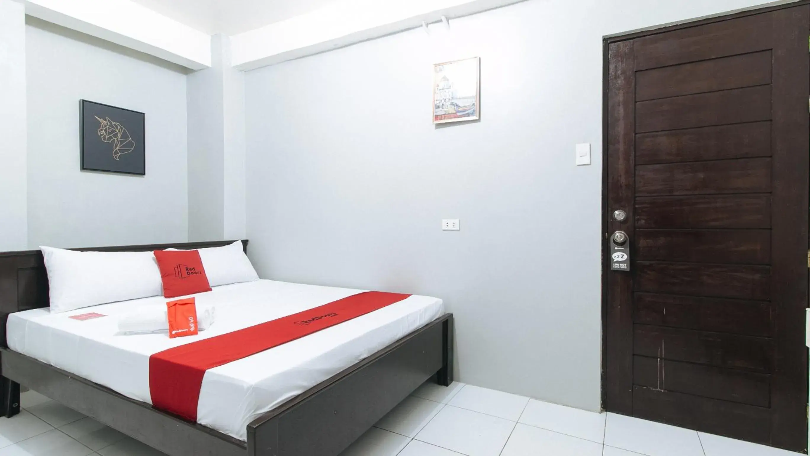 Bed in RedDoorz near Pasay Rotonda