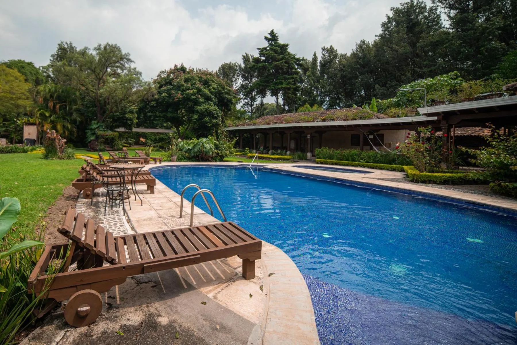 Swimming pool in Hotel Real Plaza