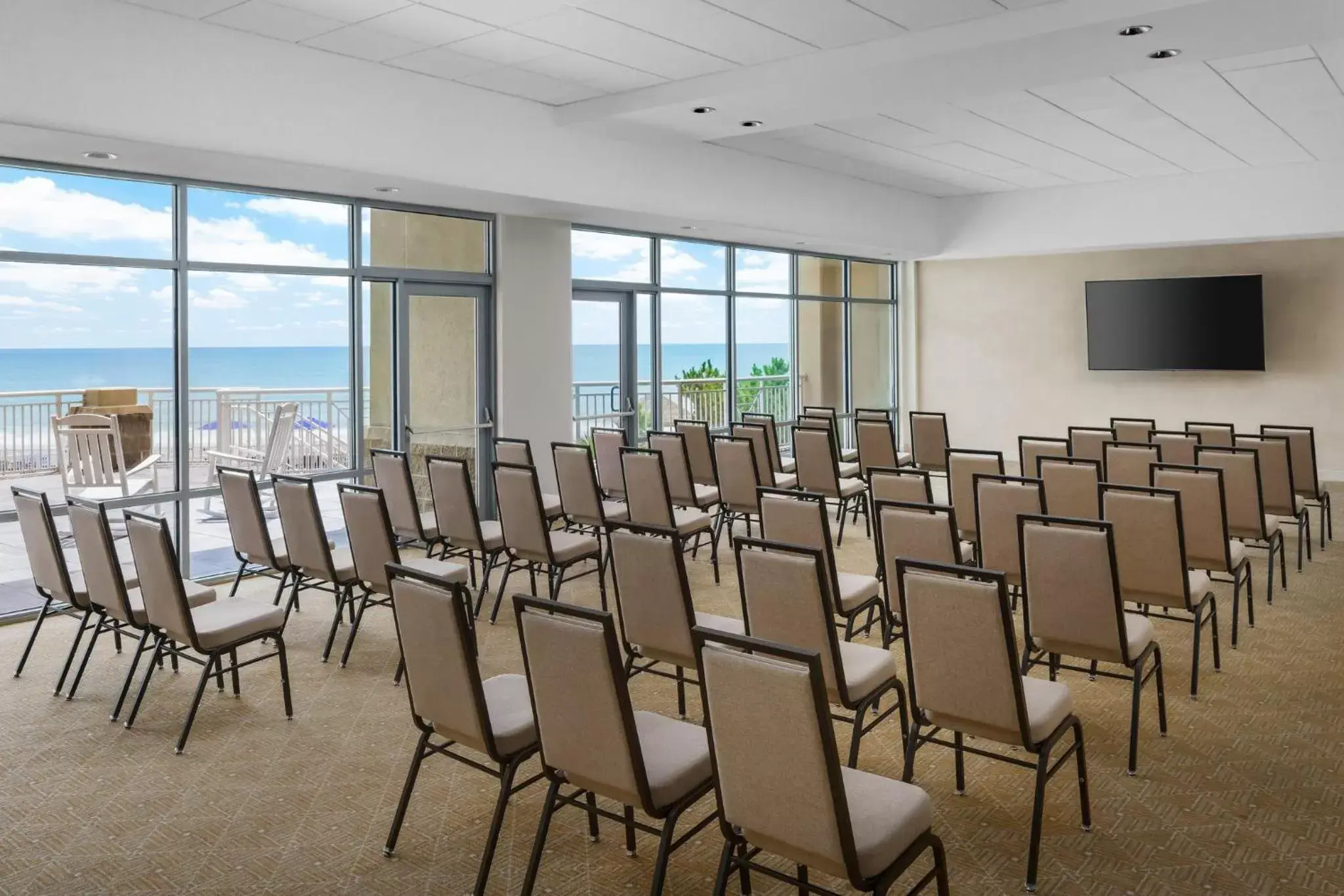 Meeting/conference room in Holiday Inn Resort Lumina on Wrightsville Beach, an IHG Hotel