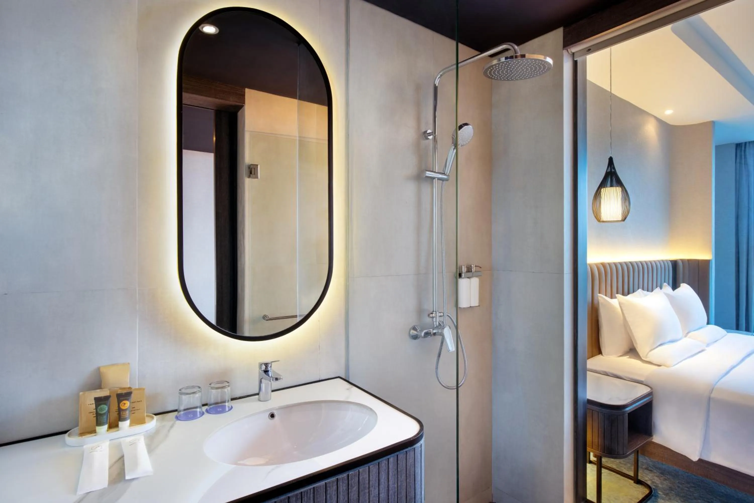 Bathroom, Bed in Novotel Yogyakarta International Airport Kulon Progo
