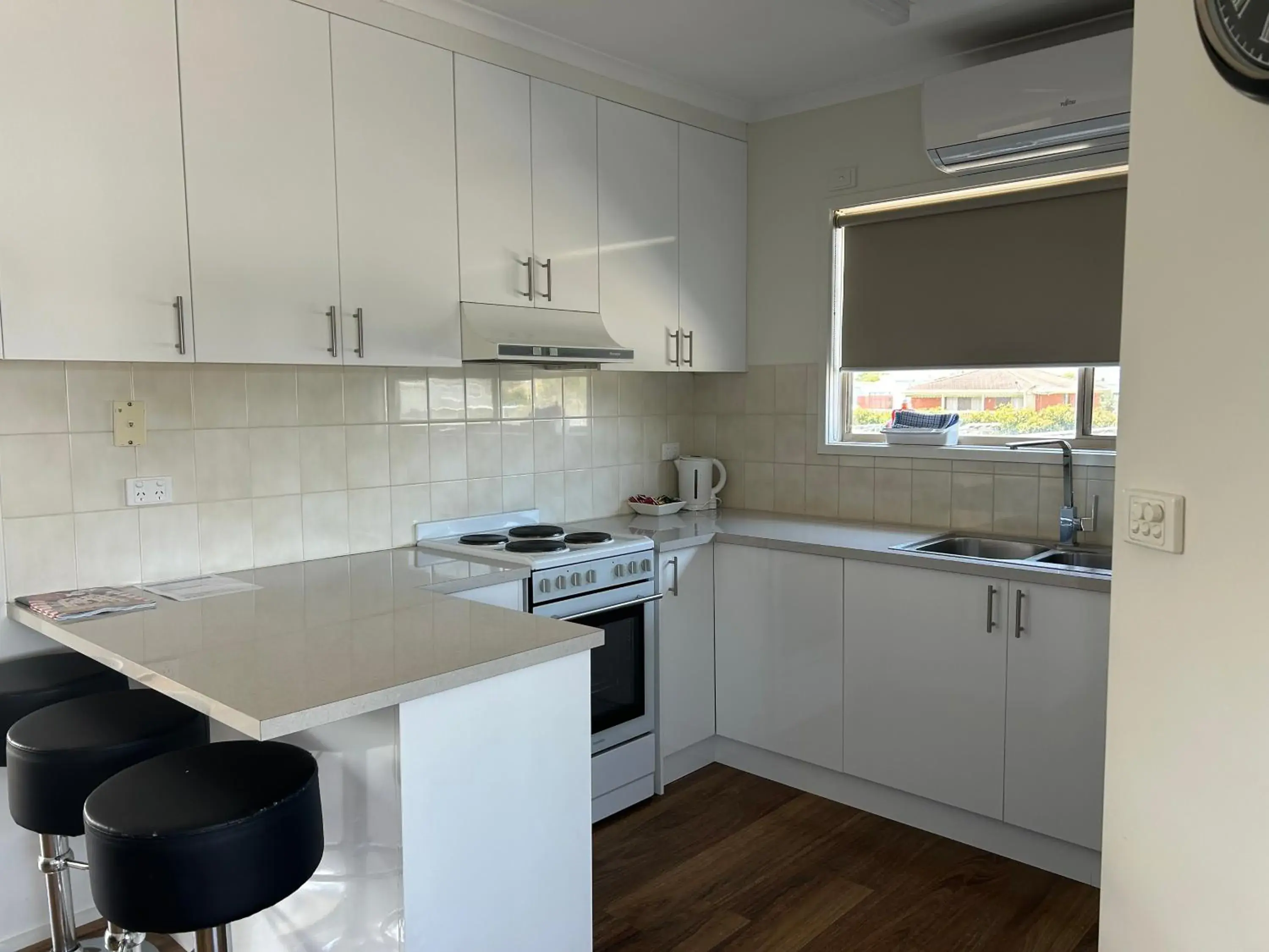 Kitchen or kitchenette, Kitchen/Kitchenette in Portarlington Beach Motel