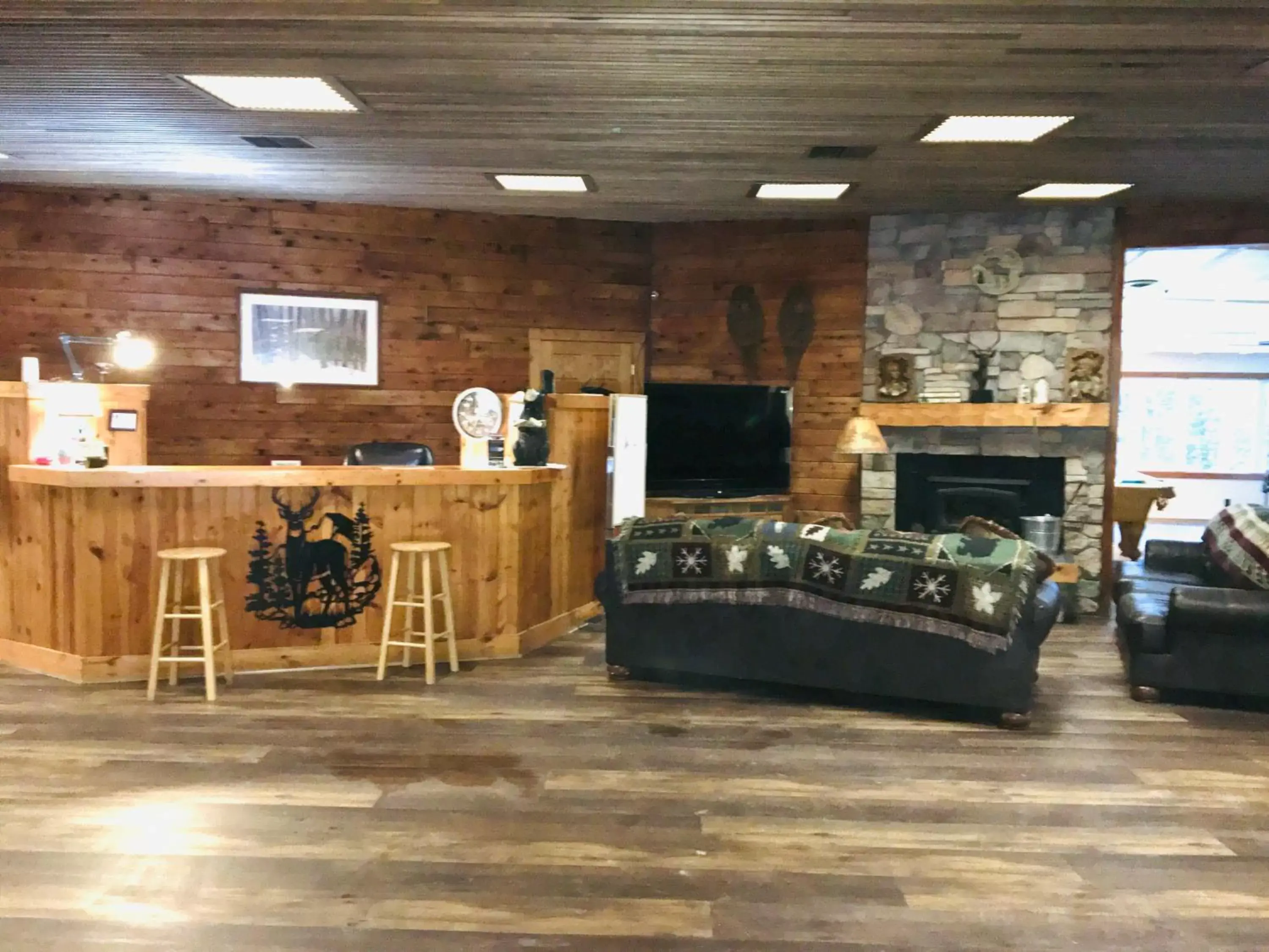 Staff, Lobby/Reception in Hiawatha Lodge Inn