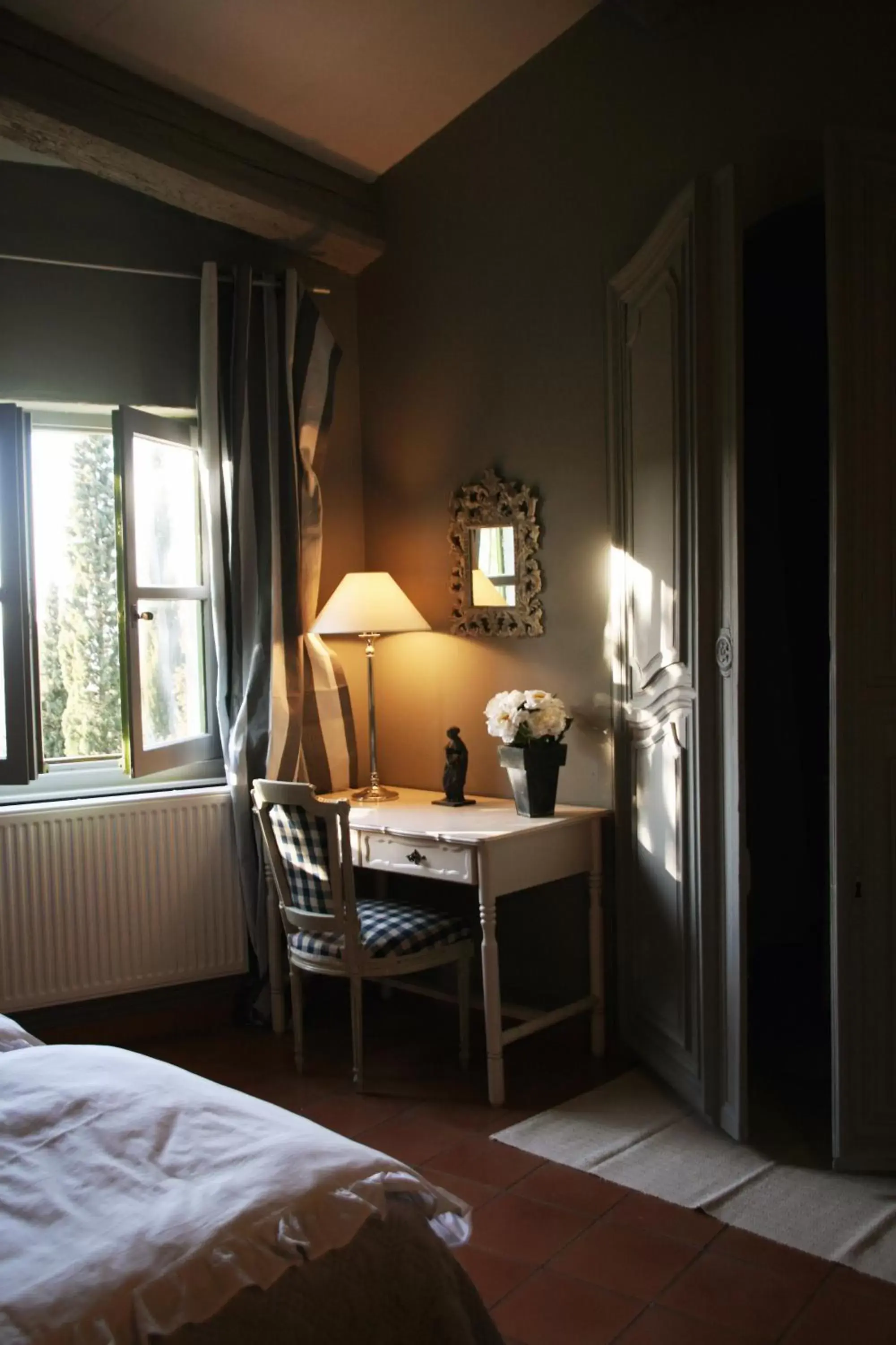 Photo of the whole room, Bed in La Maison sur la Colline