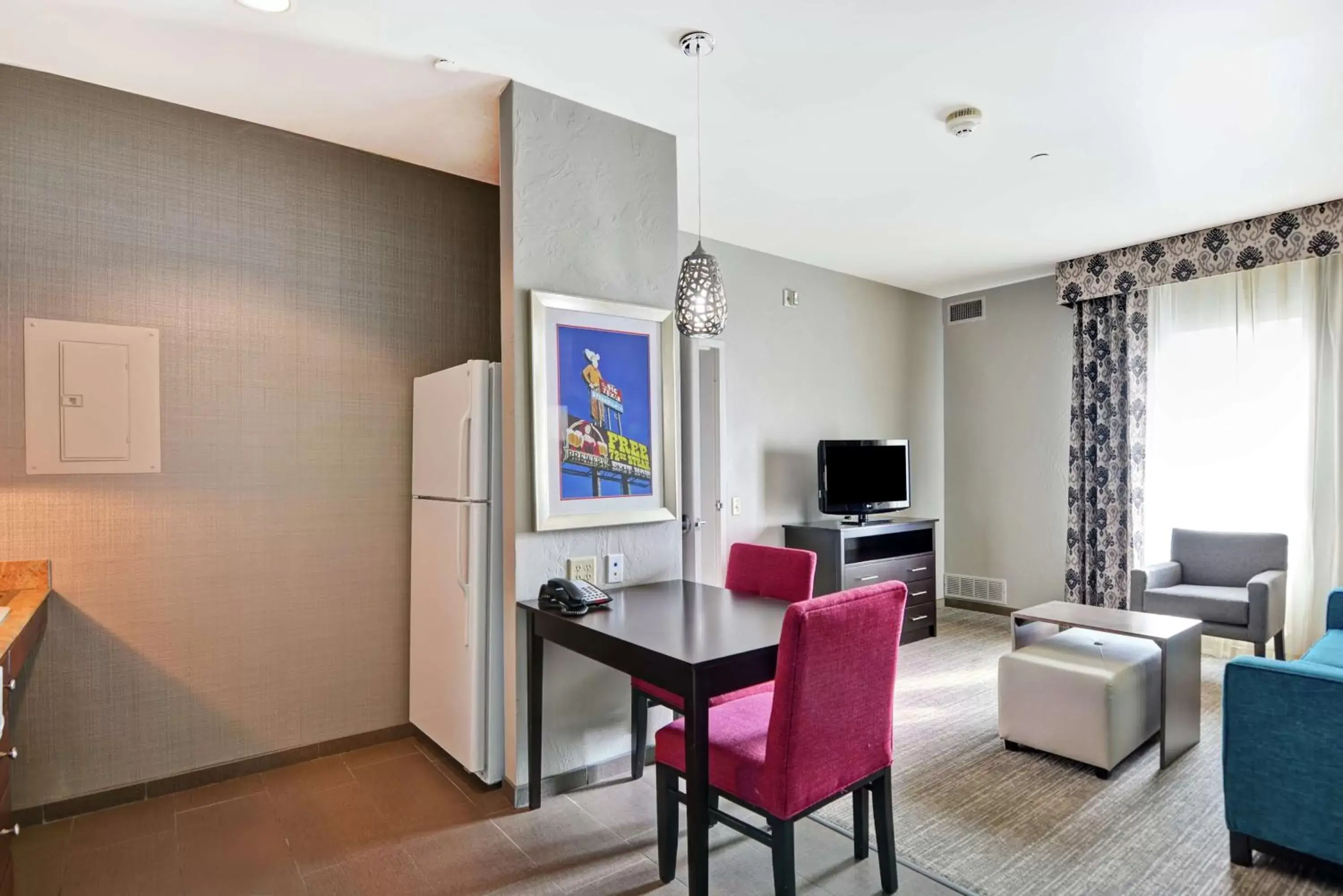Bedroom, TV/Entertainment Center in Homewood Suites by Hilton Amarillo